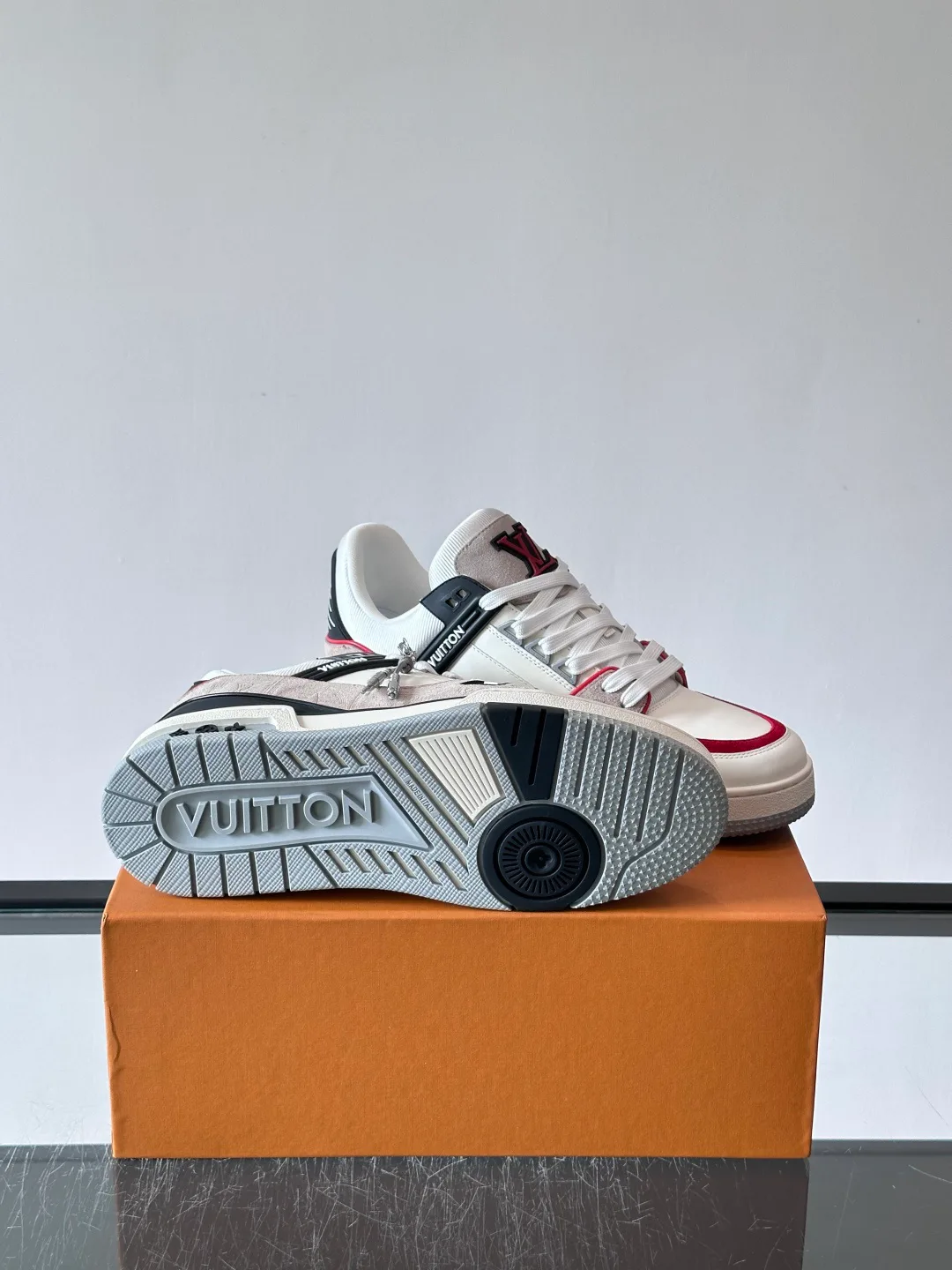 Women's Sneakers LOUIS VUITTON 17914078