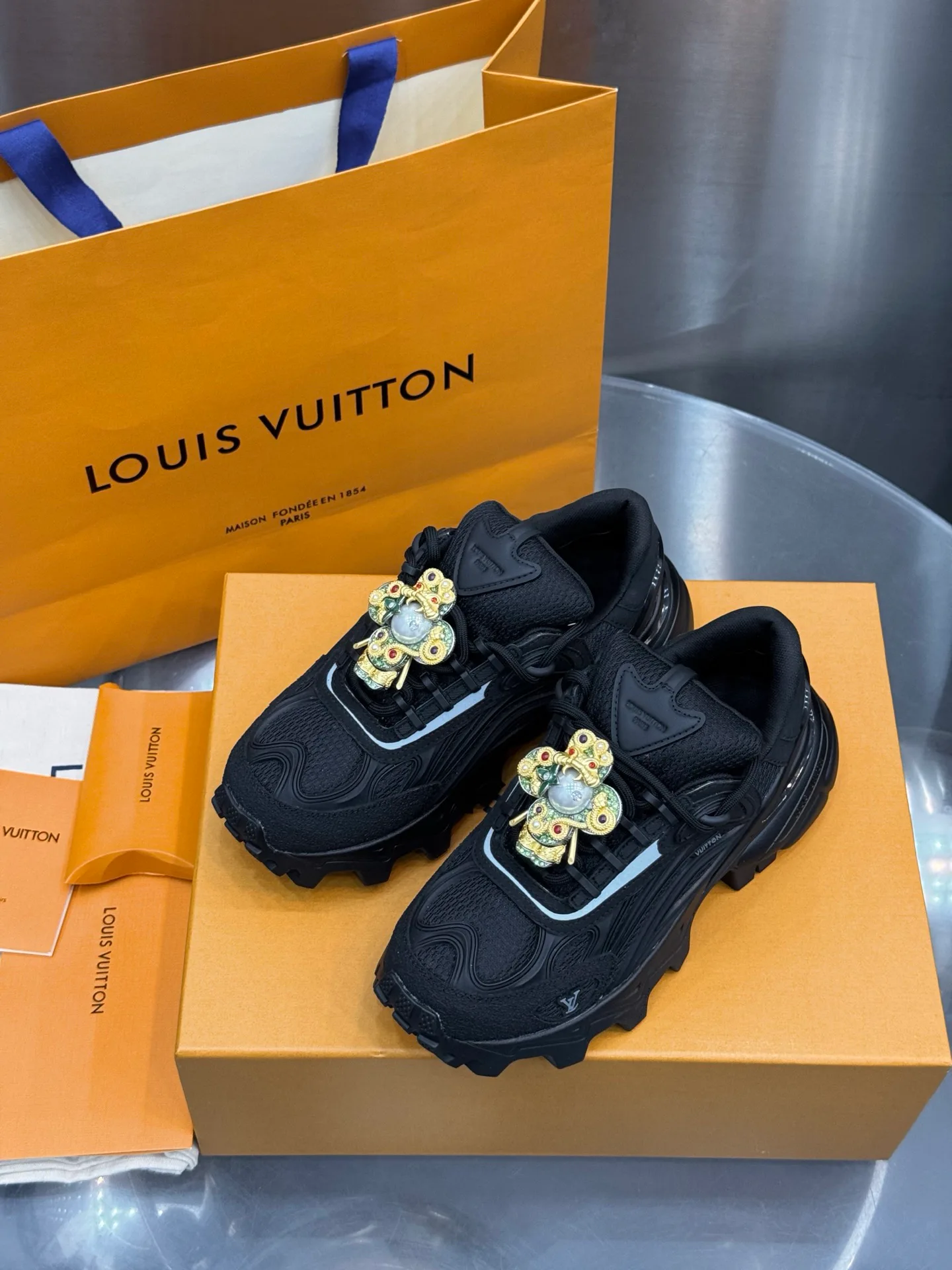 Women's Sneakers LOUIS VUITTON 18202602