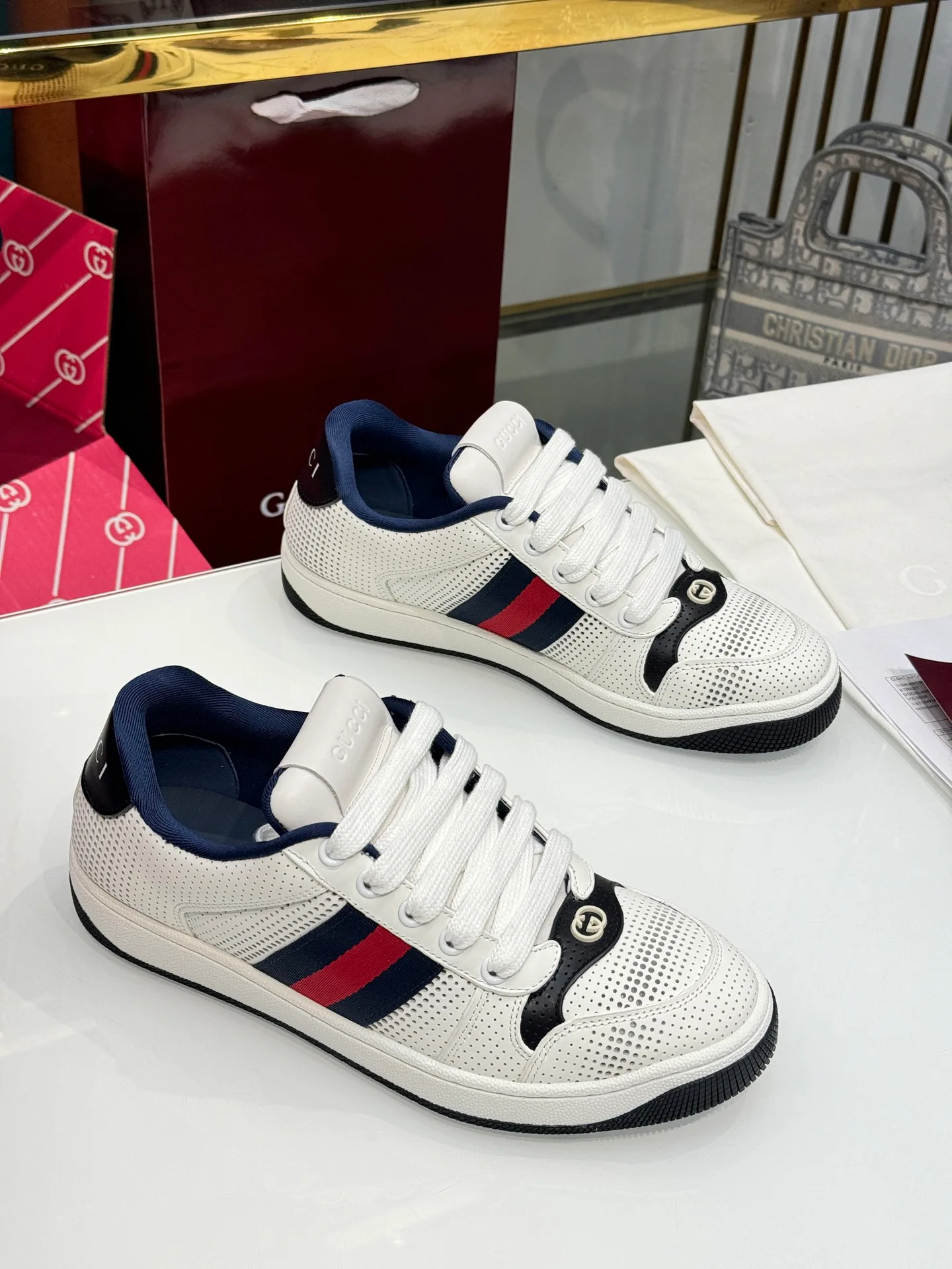 Women's Sneakers GUCCI 17946876