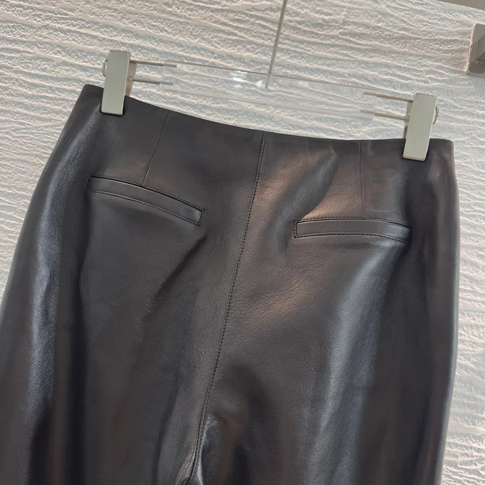 Women's Trousers CHANEL 18172563