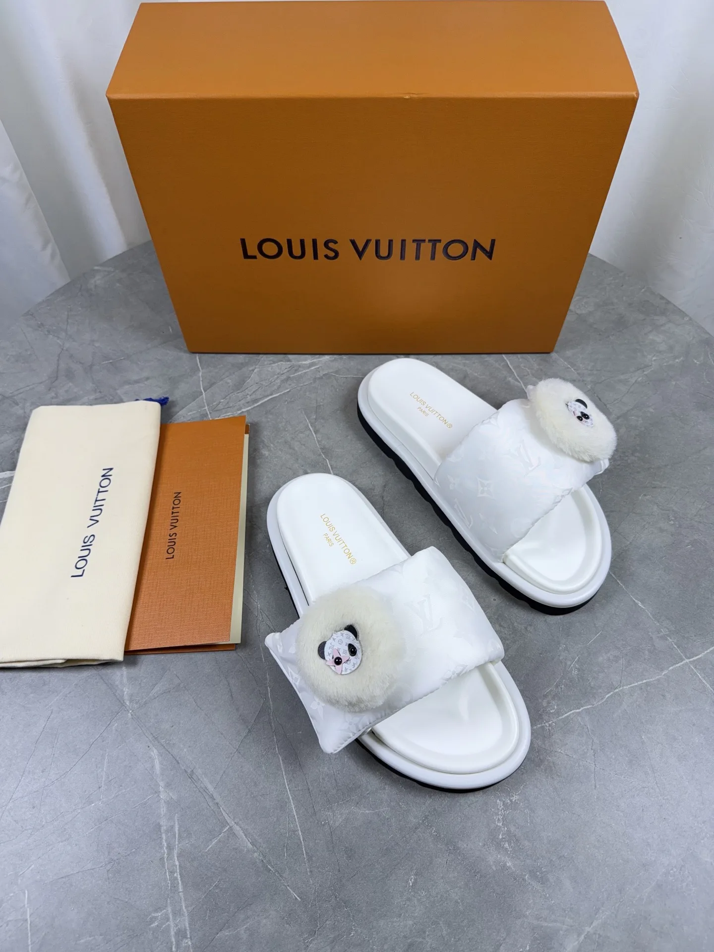 Women's Flip-Flops LOUIS VUITTON 17803846