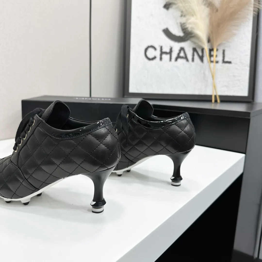 Women's Sneakers CHANEL 18436127