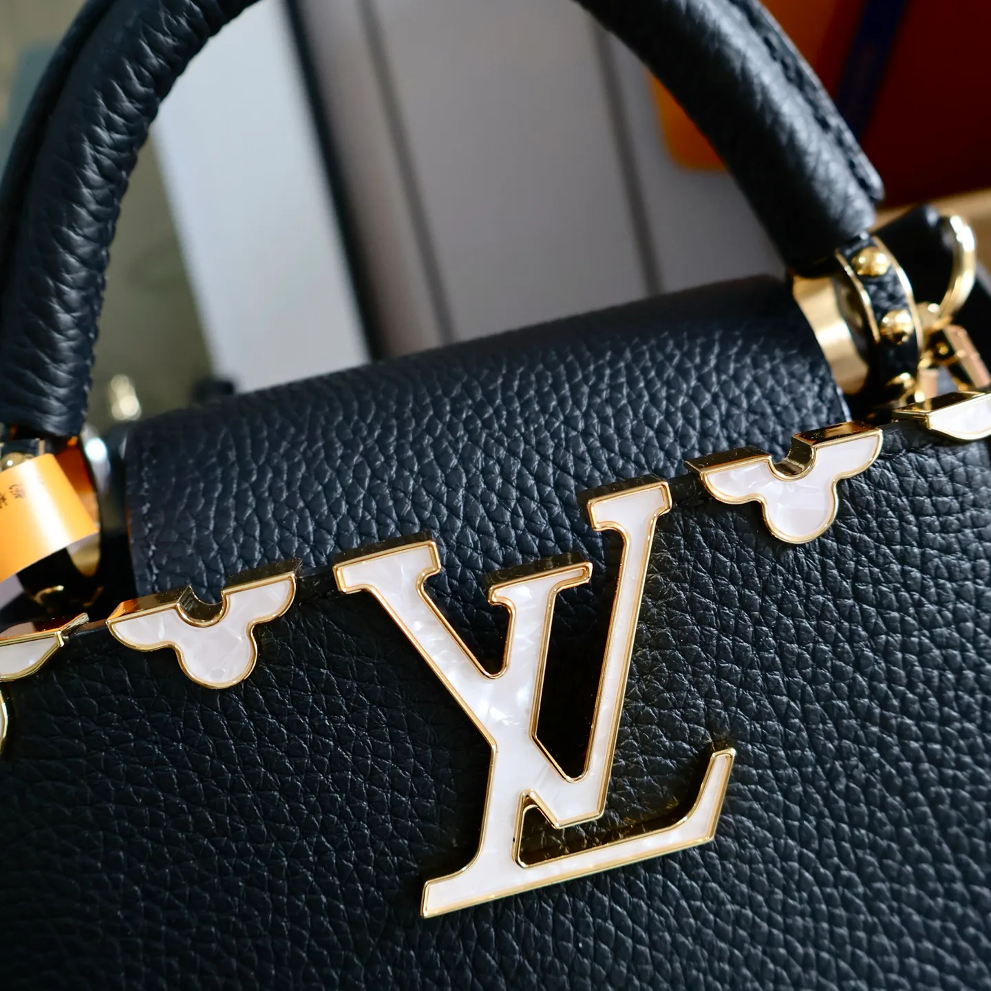 Women's Classic Handbags LOUIS VUITTON 18323043