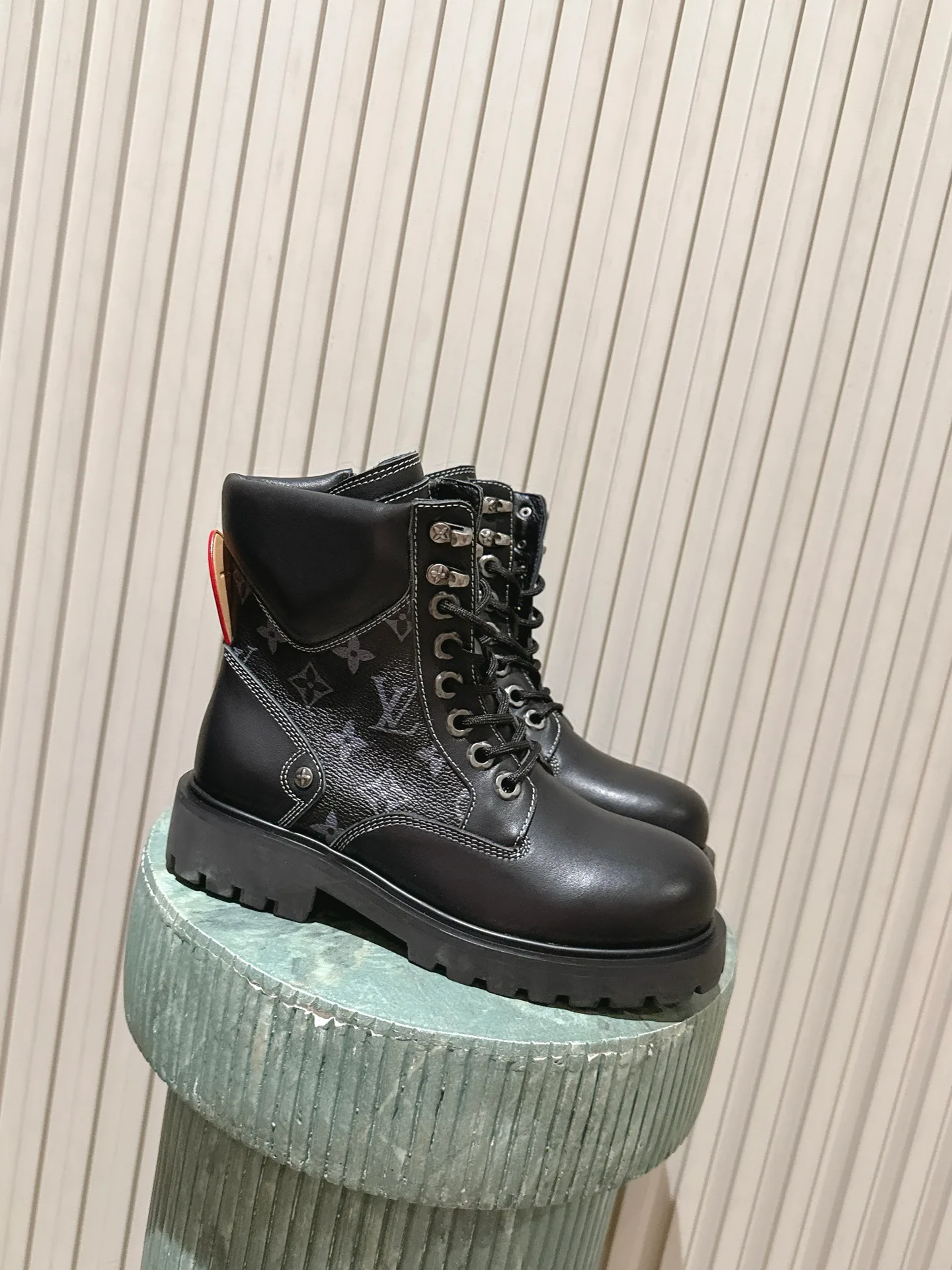 Women's Ankle Boots LOUIS VUITTON 18397719