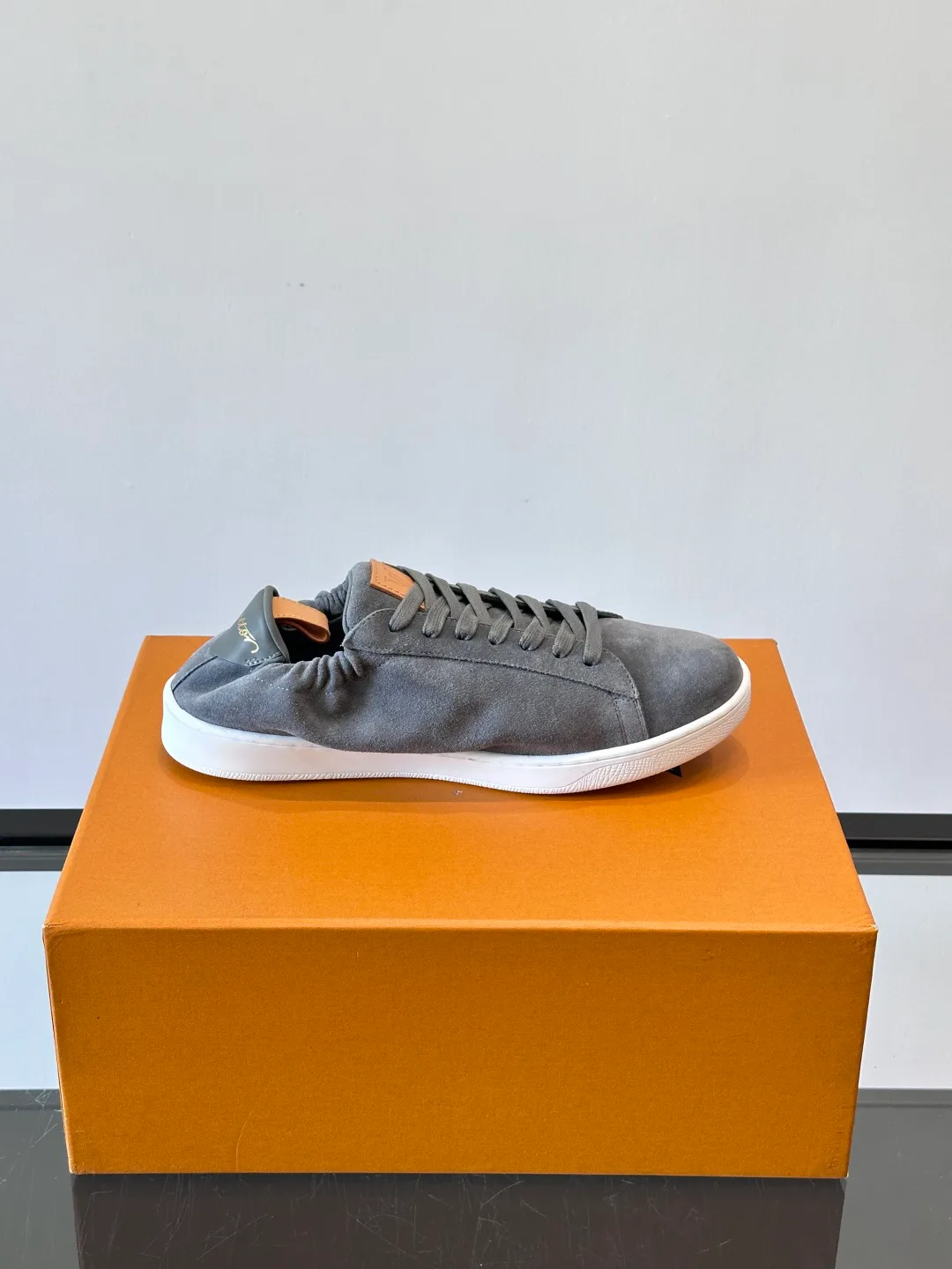 Men's Sneakers LOUIS VUITTON 18263694