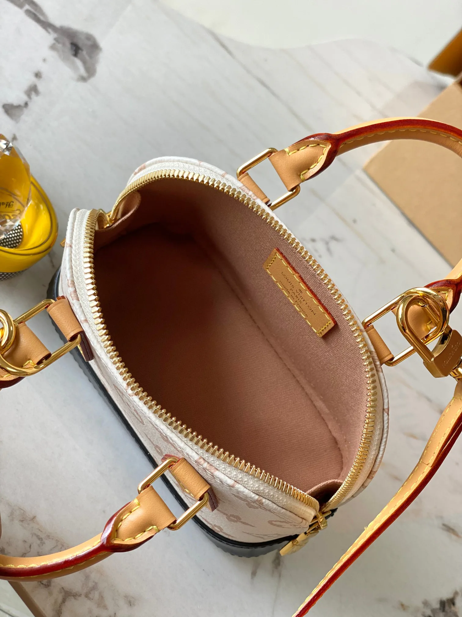 Women's Classic Handbags LOUIS VUITTON 17802528