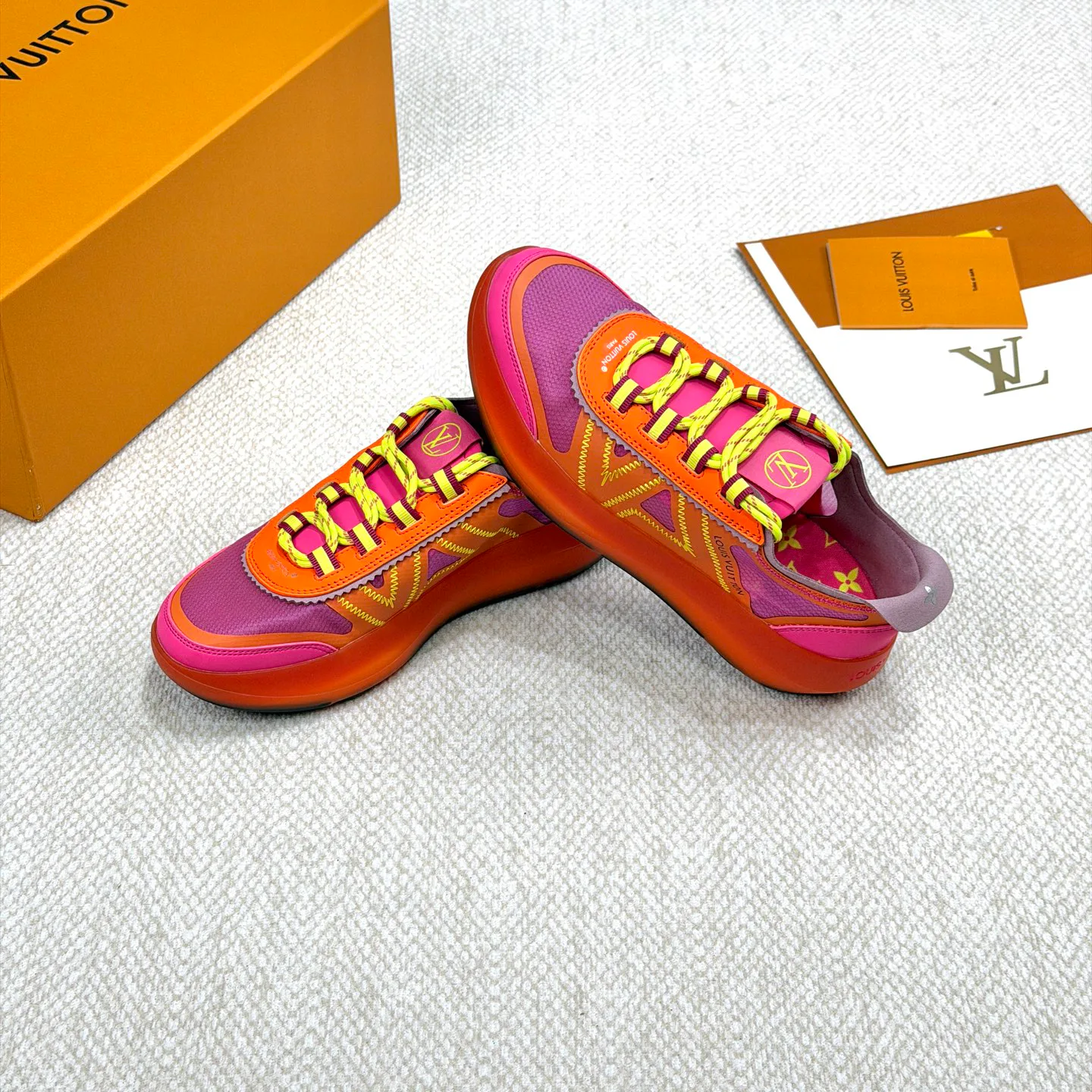 Women's Sneakers LOUIS VUITTON 18265148