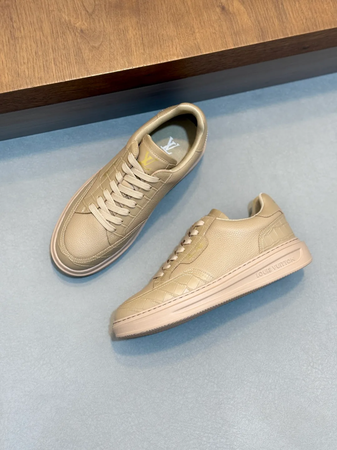 Men's Sneakers LOUIS VUITTON 18265105