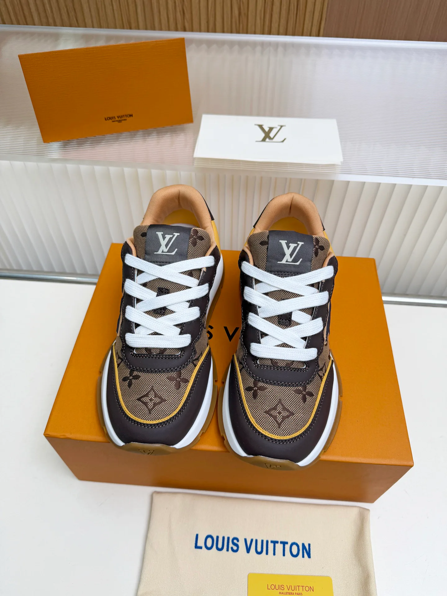 Women's Sneakers LOUIS VUITTON 18212251