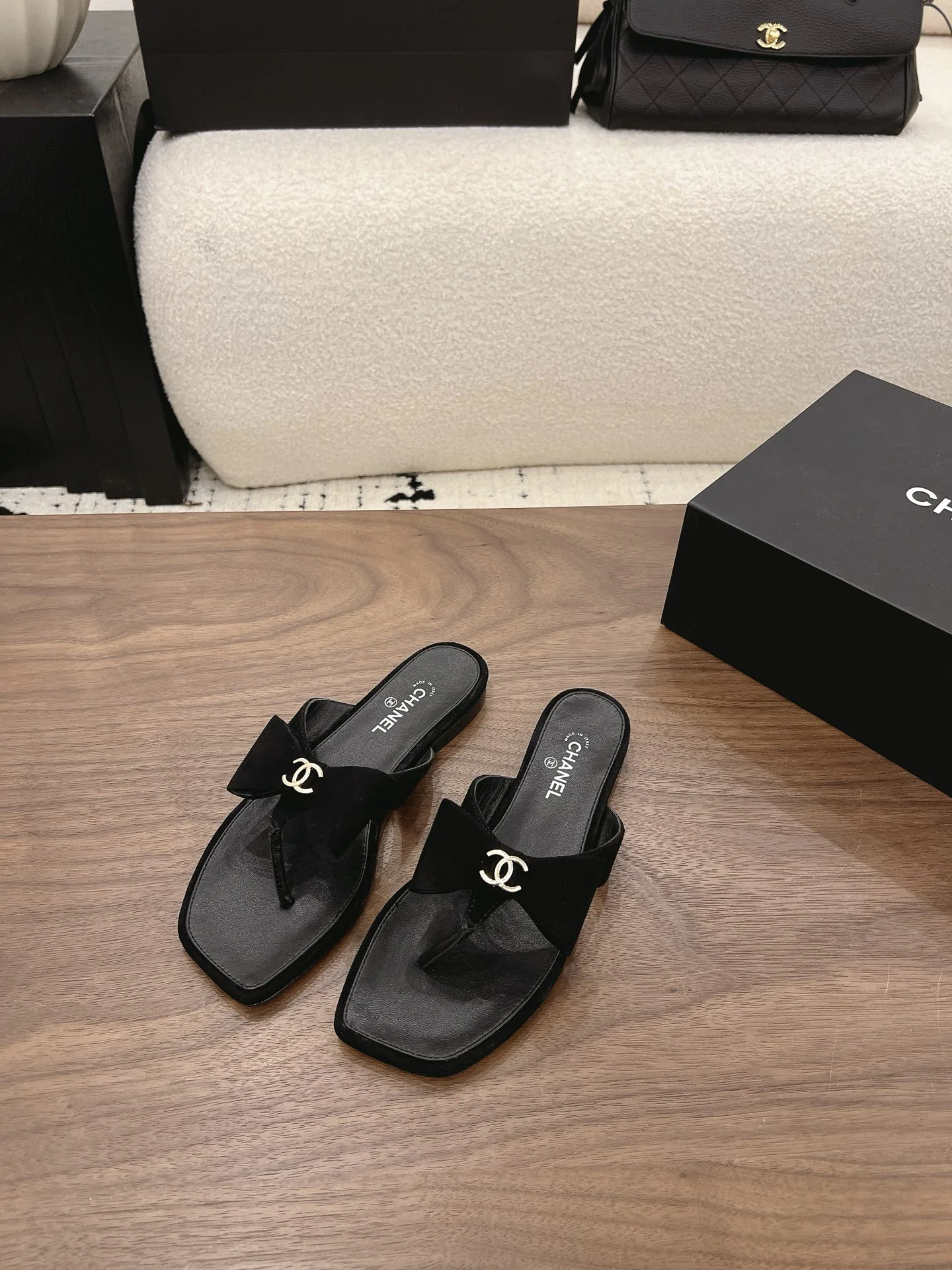 Women's Flip-Flops CHANEL 16902358