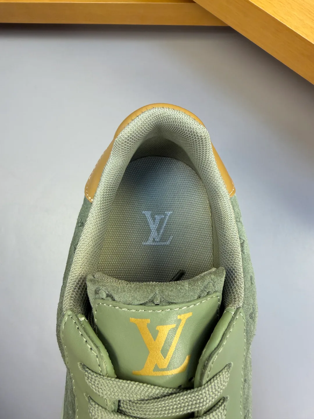 Women's Sneakers LOUIS VUITTON 17765803