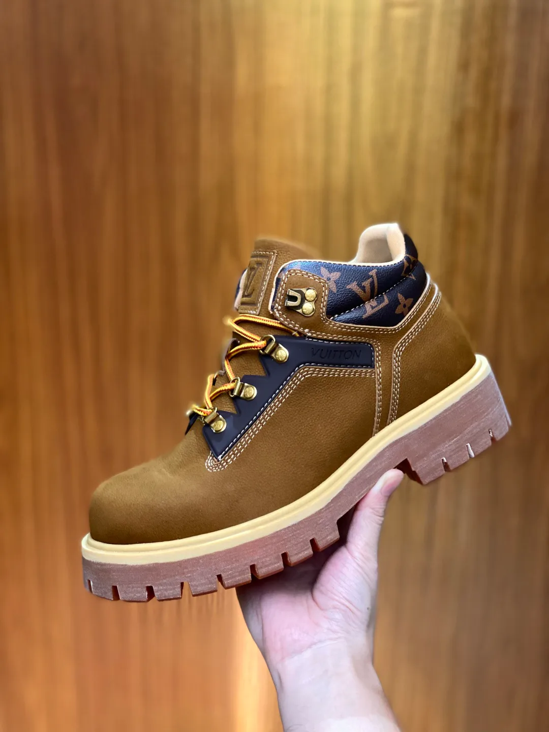 Men's Ankle Boots LOUIS VUITTON 18363479