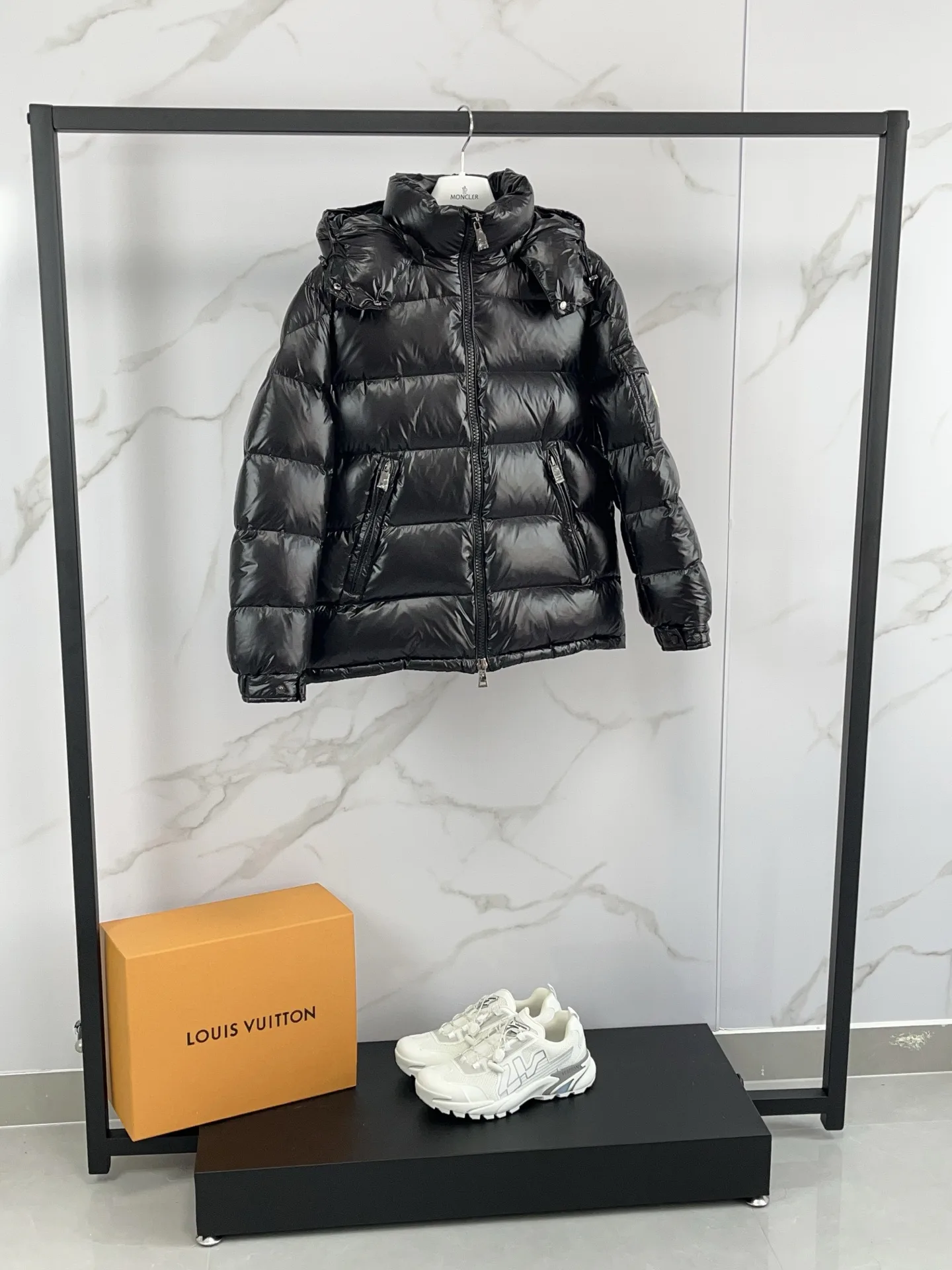 Women's Jackets And Down Jackets MONCLER 18391725