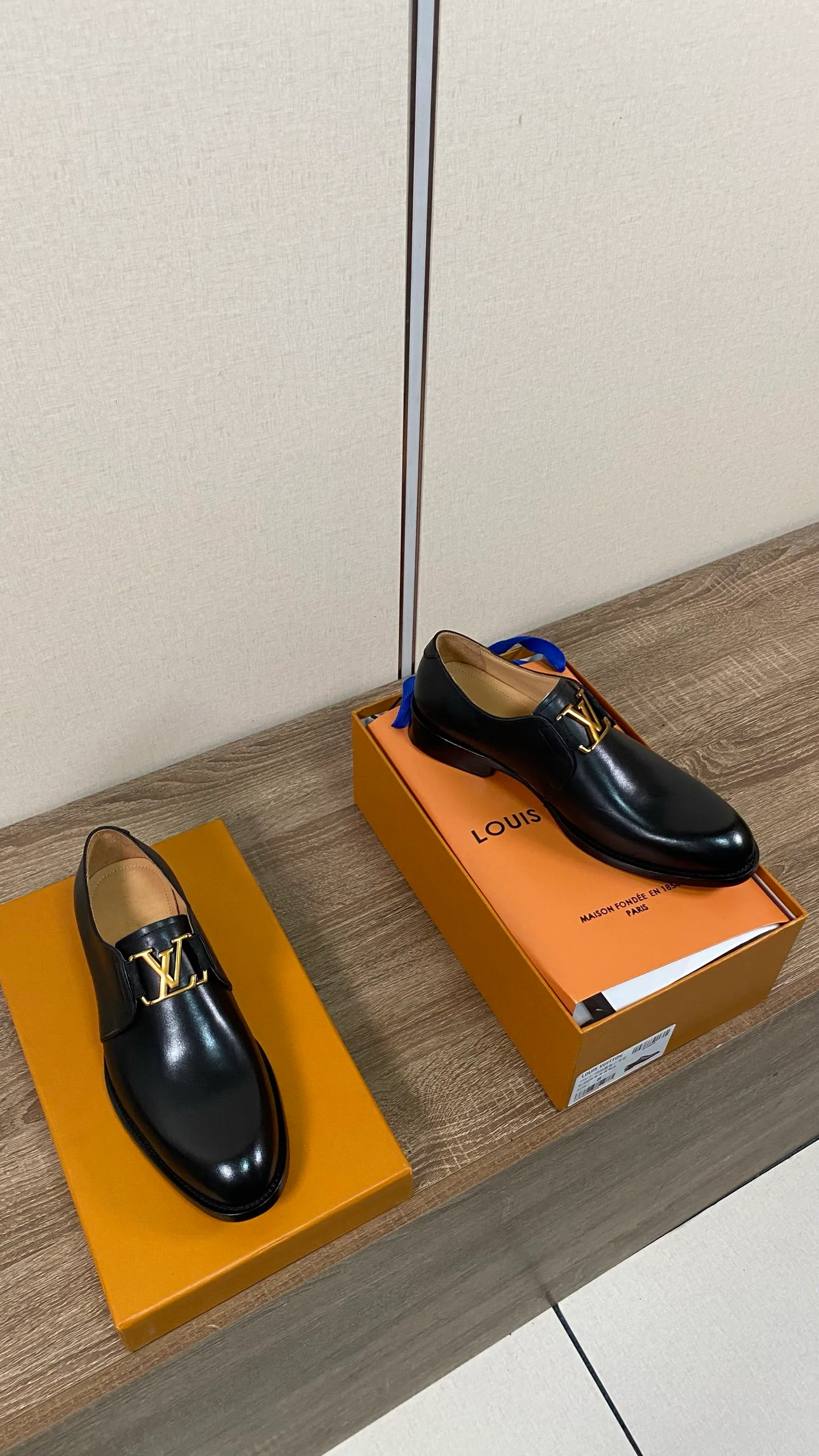 Men's Loafers And Dress Shoes LOUIS VUITTON 18078687