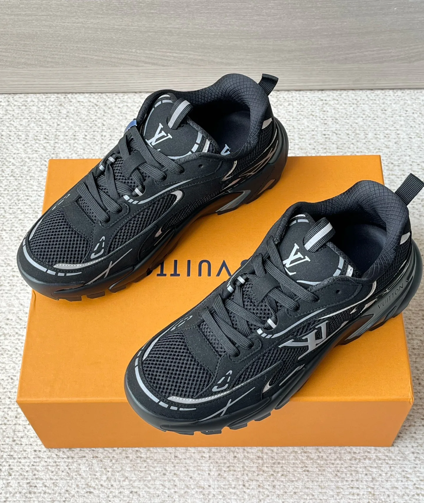 Men's Sneakers LOUIS VUITTON 17972104