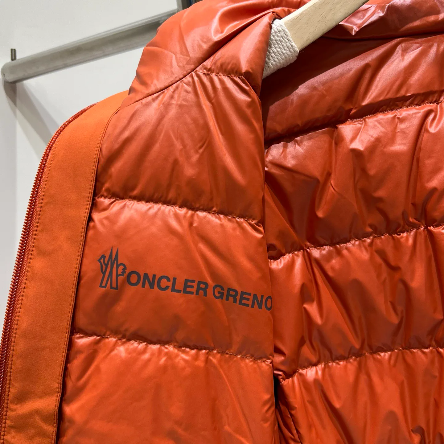 Women's Jackets And Down Jackets MONCLER 18131362