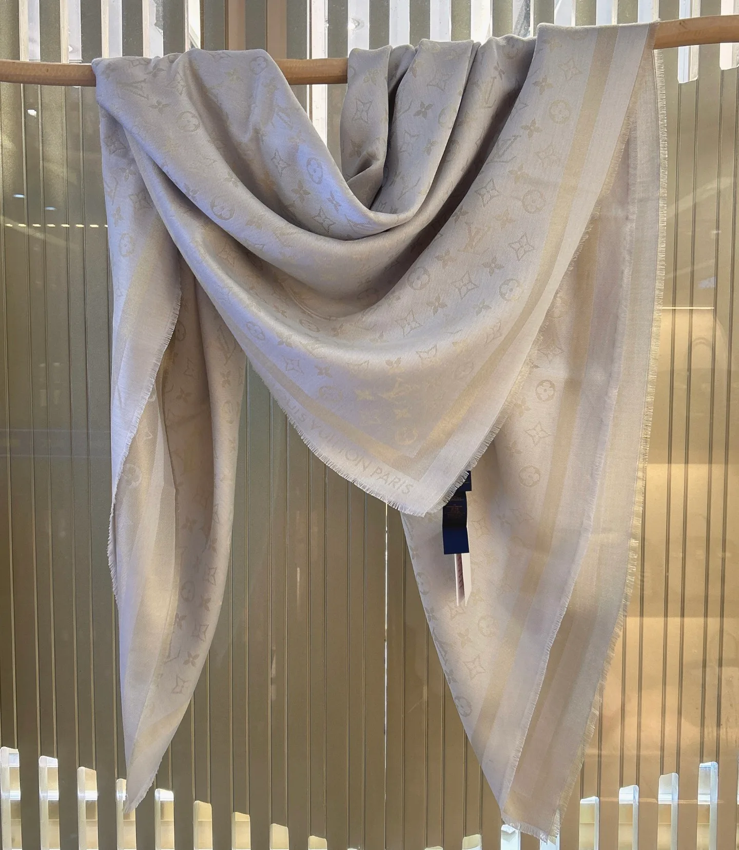 Scarves LOUIS VUITTON 18267550