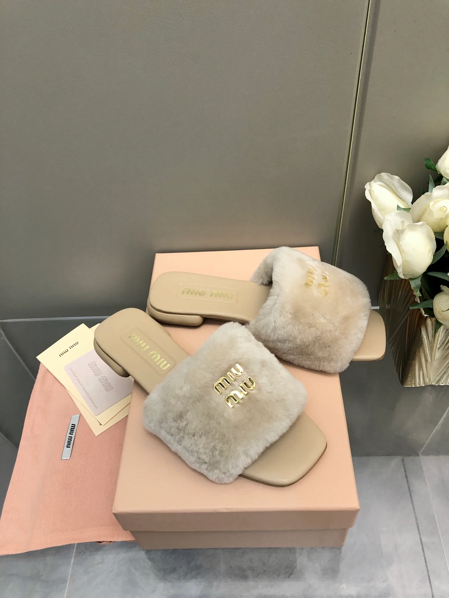 Women's Slippers MIU MIU 18005811