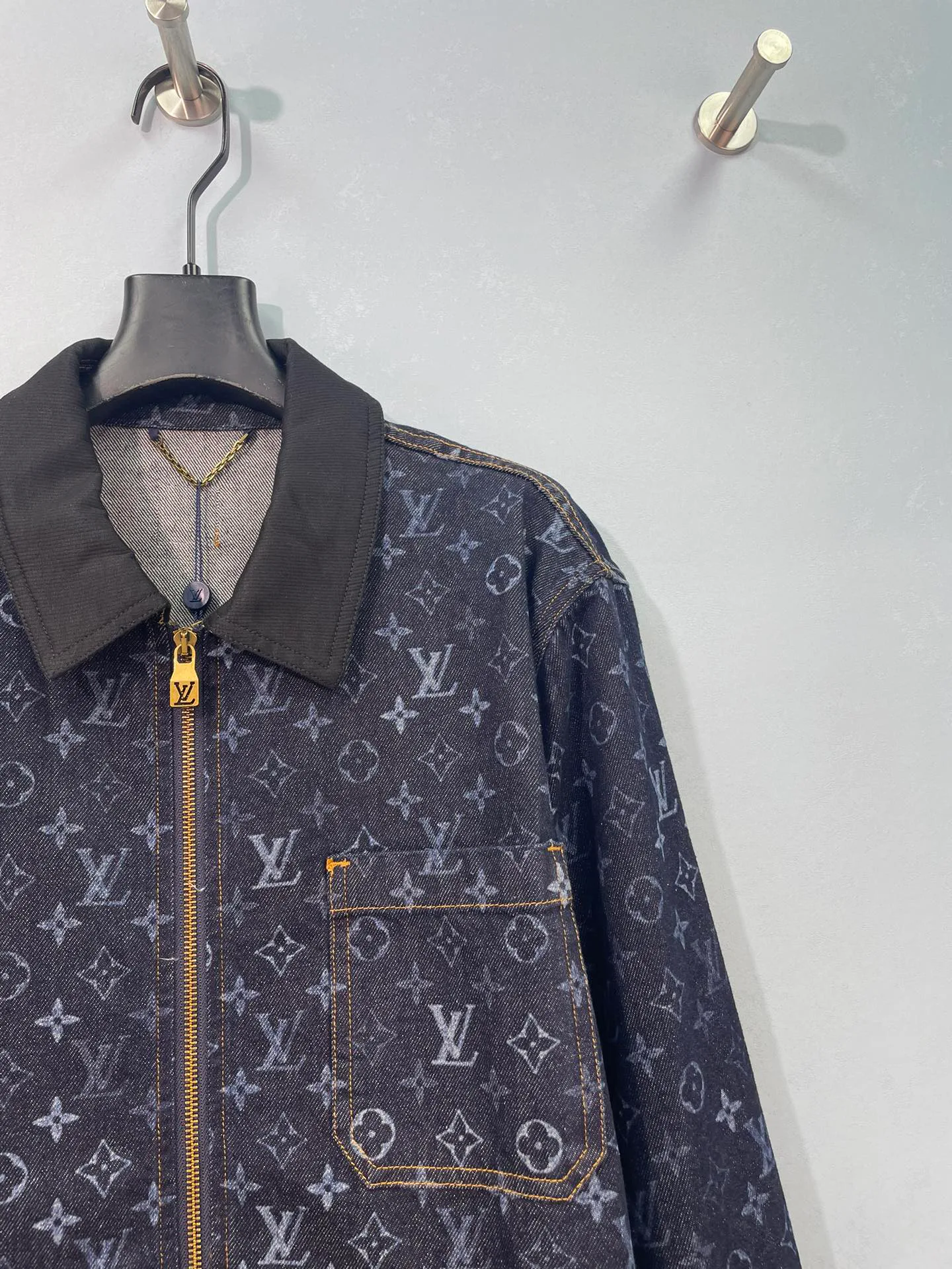 Women's Jackets And Down Jackets LOUIS VUITTON 18151417