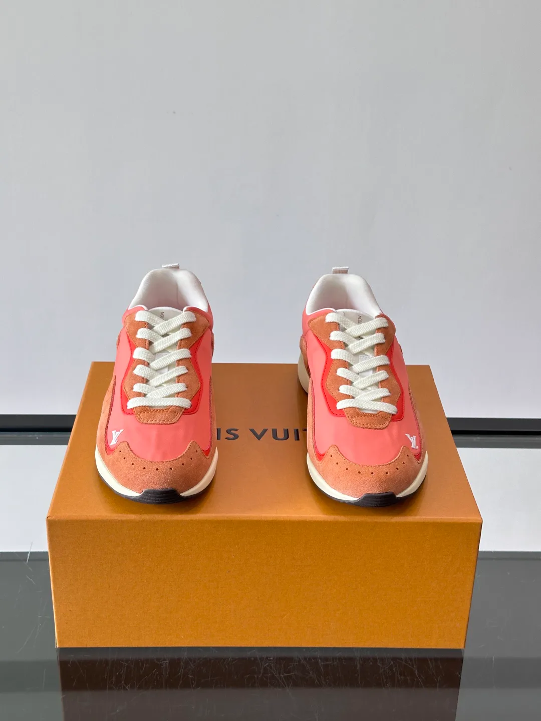 Women's Sneakers LOUIS VUITTON 17869455
