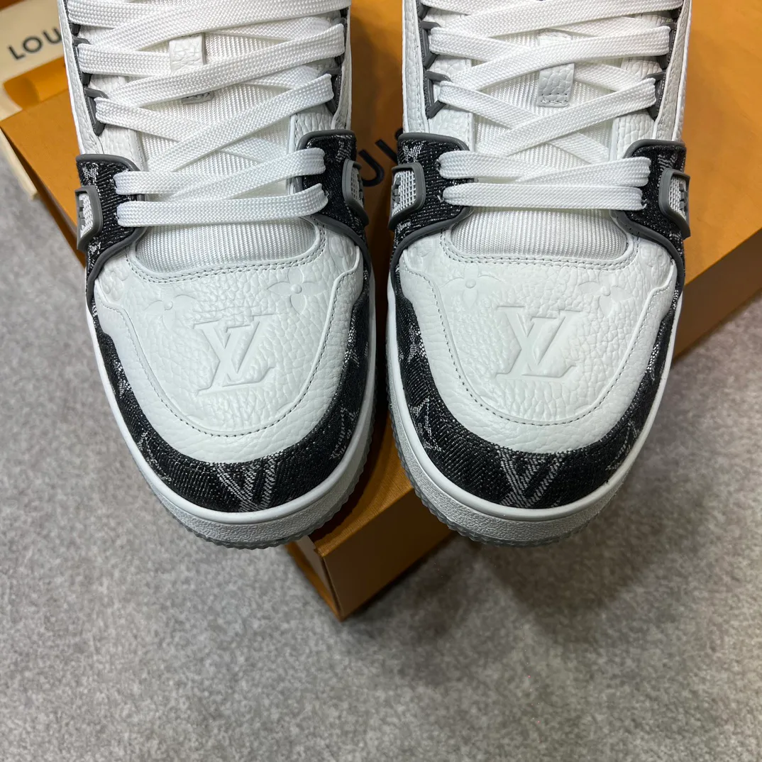 Women's Sneakers LOUIS VUITTON 18121614