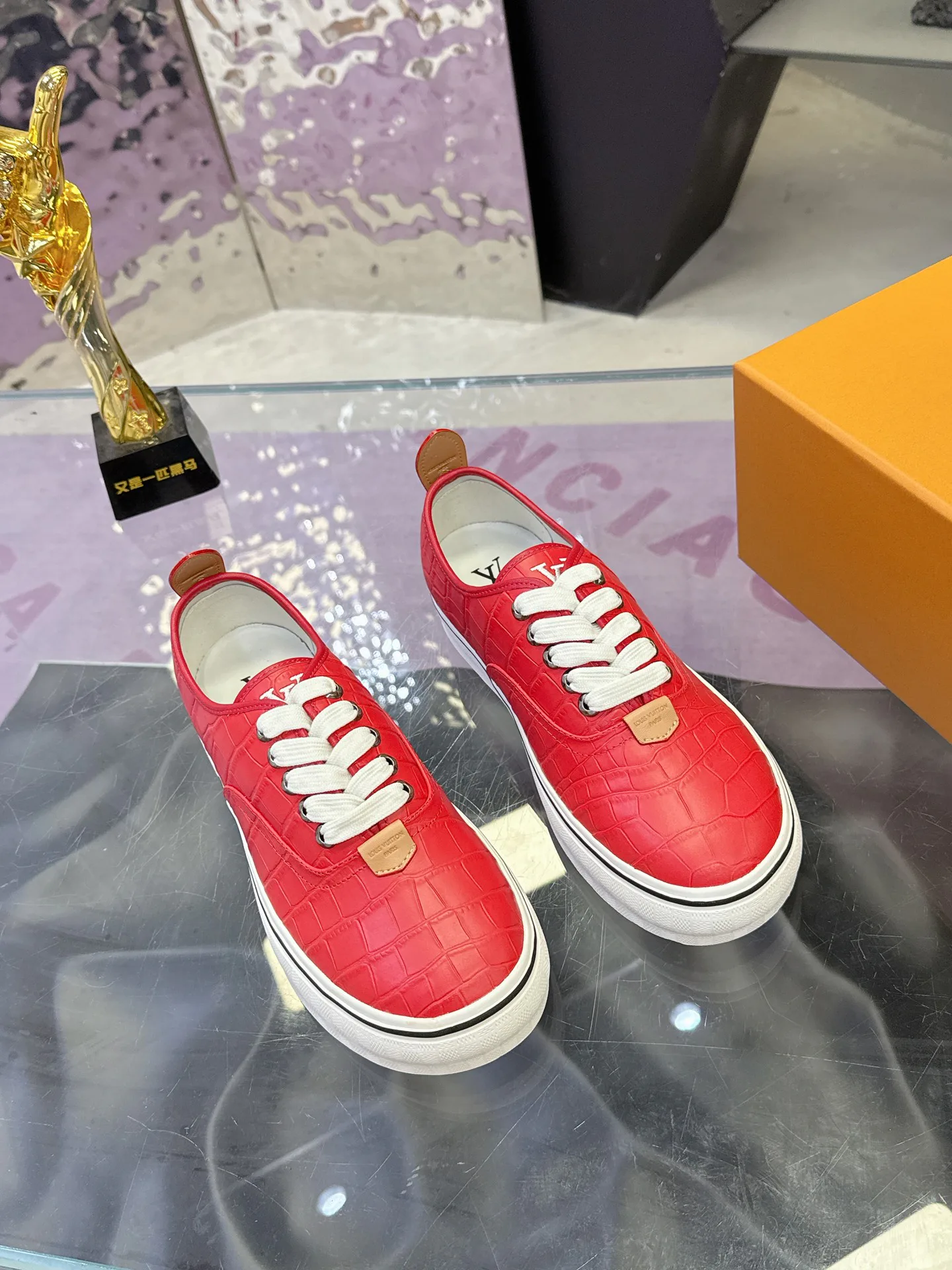 Men's Sneakers LOUIS VUITTON 17930913