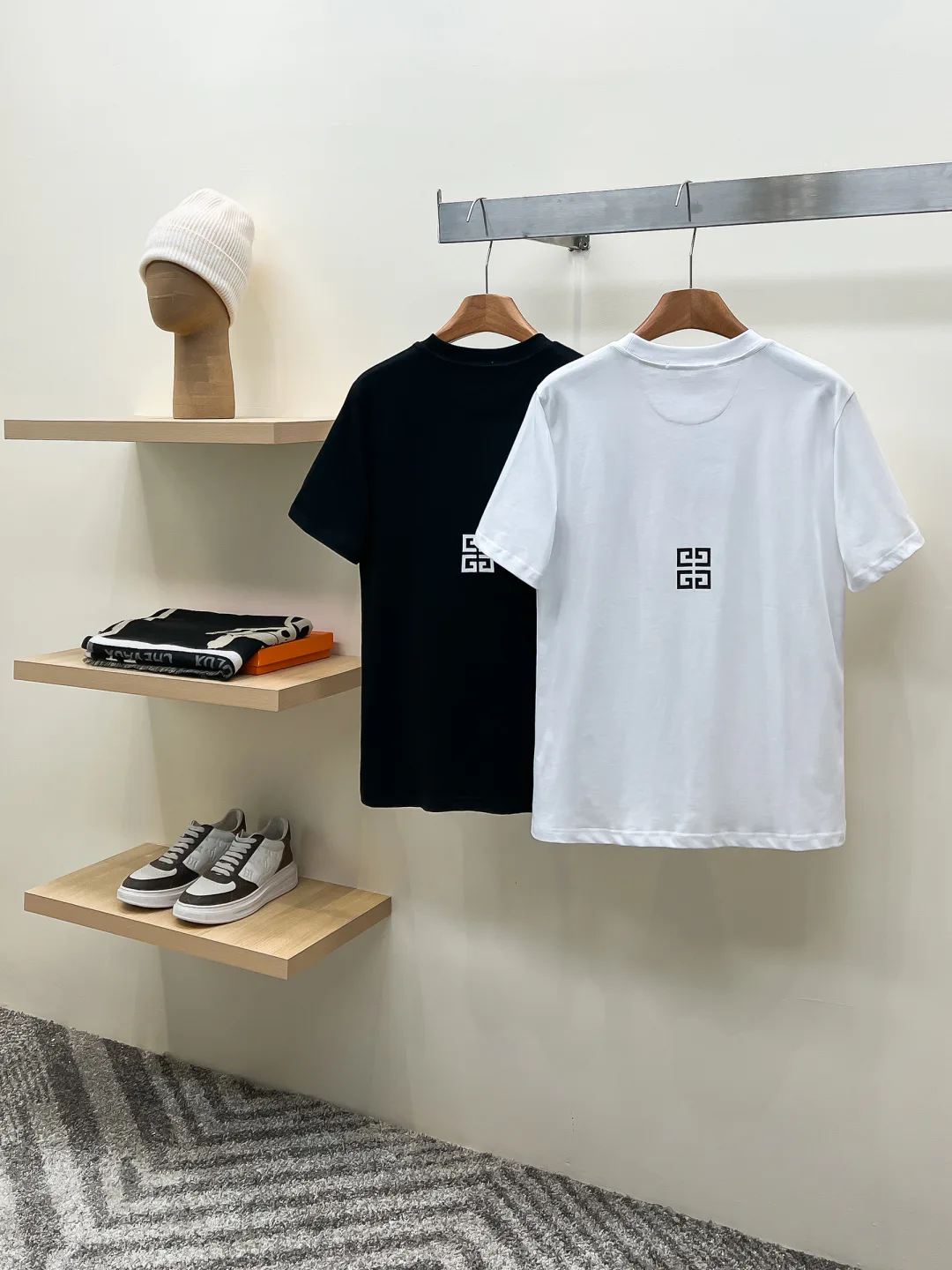 Men's T-Shirts GIVENCHY 18499379