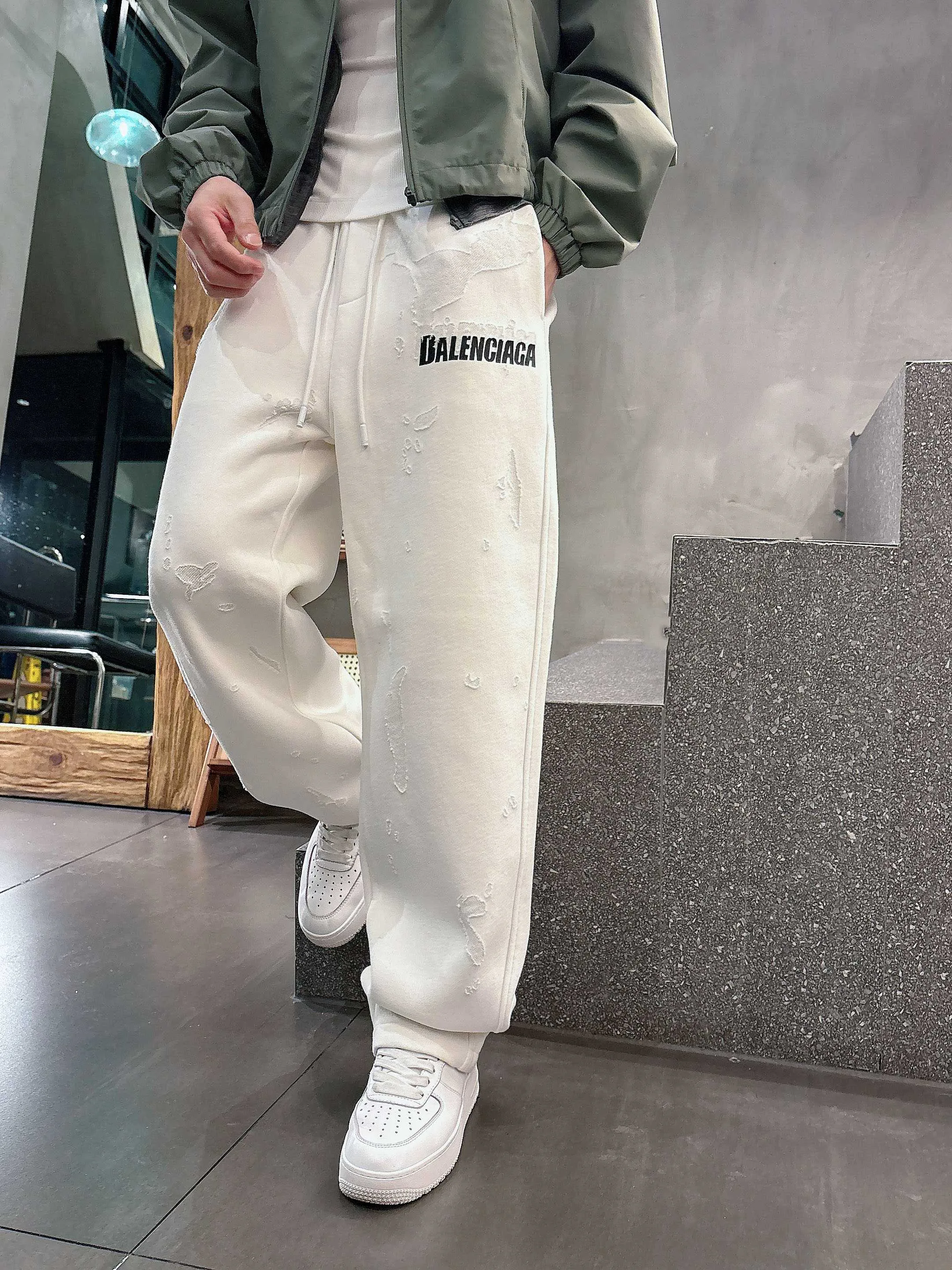 Men's Trousers BALENCIAGA 18368712