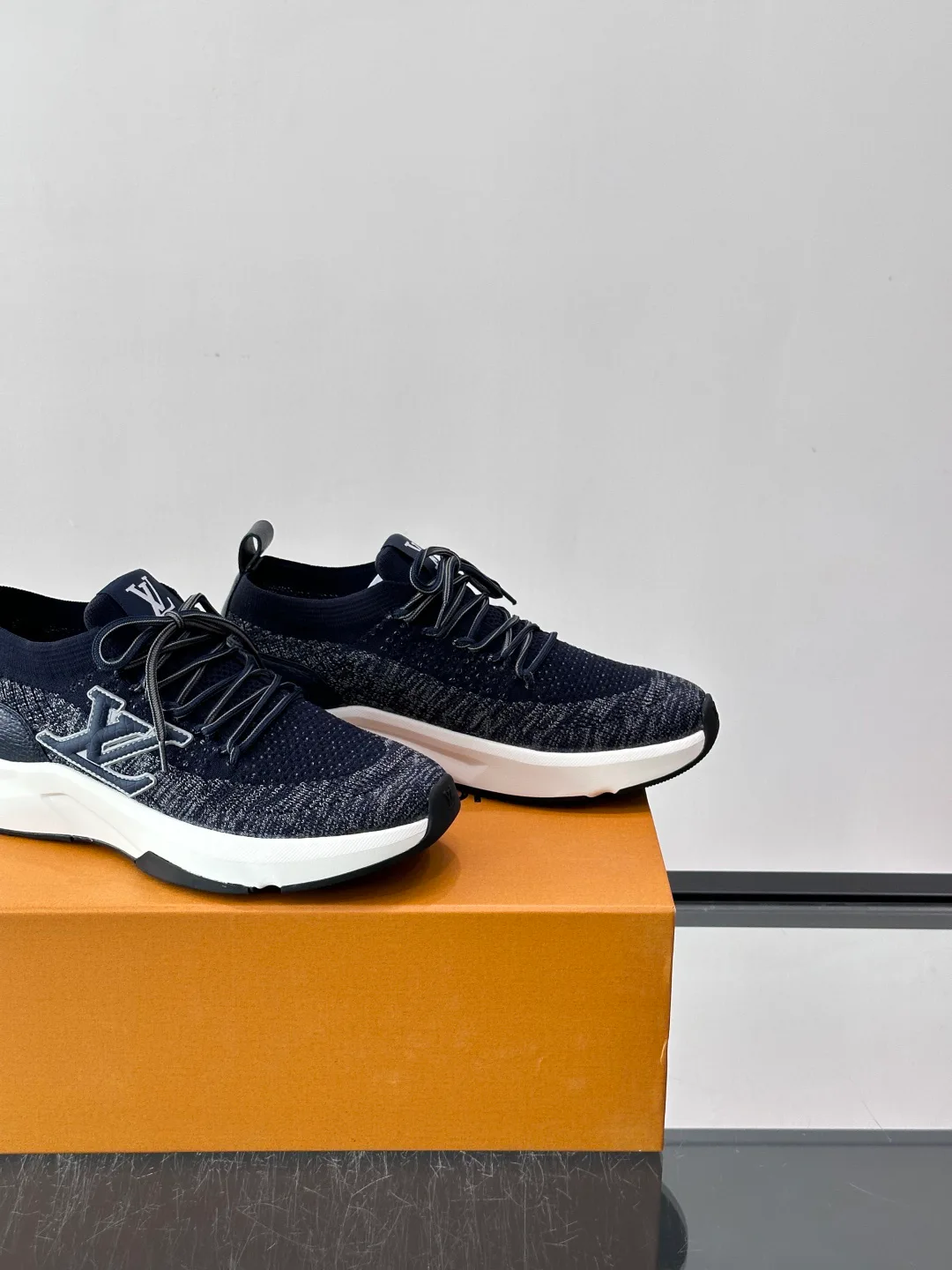Men's Sneakers LOUIS VUITTON 18102385