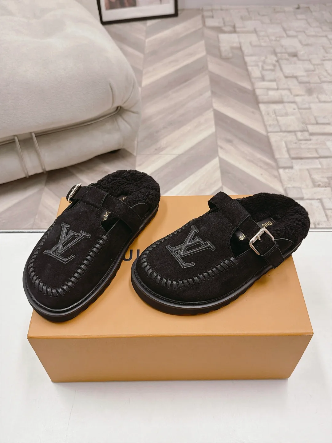 Women's Mules And Clogs LOUIS VUITTON 18366820