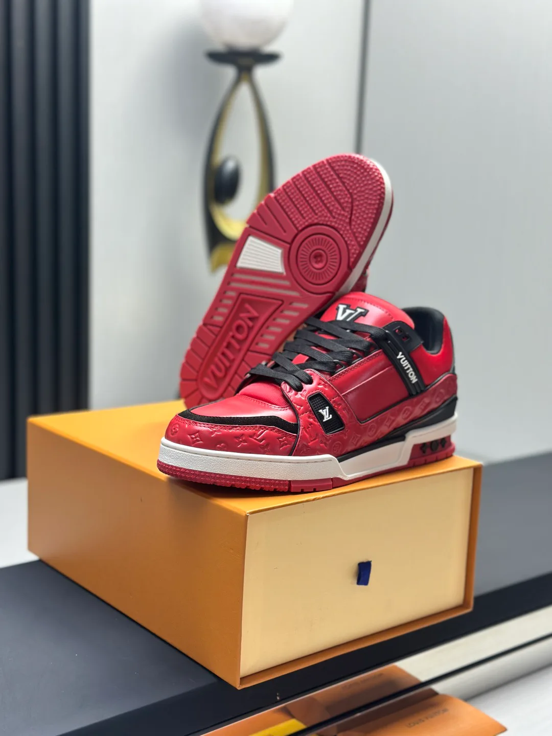 Women's Sneakers LOUIS VUITTON 18011576