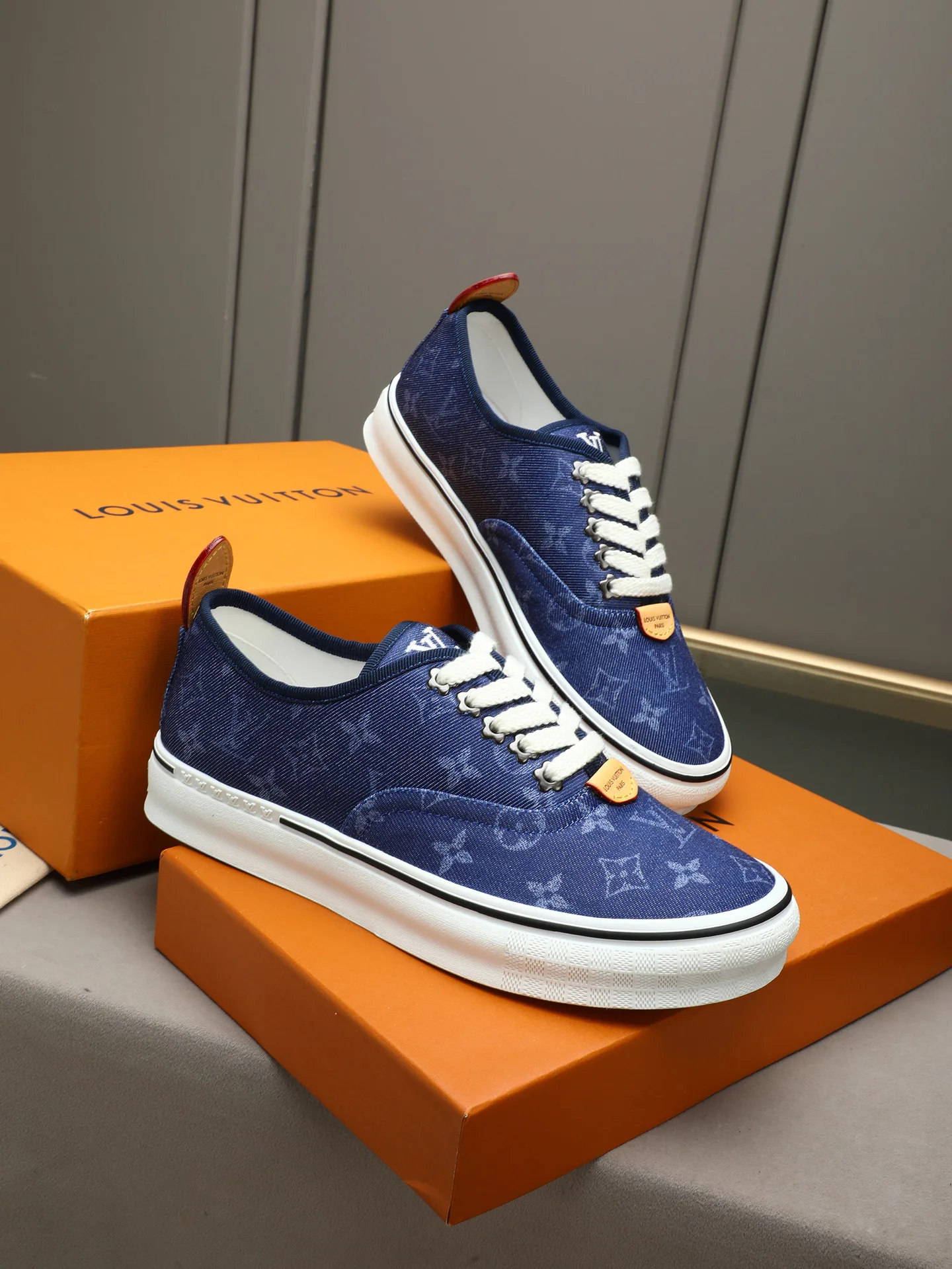 Men's Sneakers LOUIS VUITTON 17947256