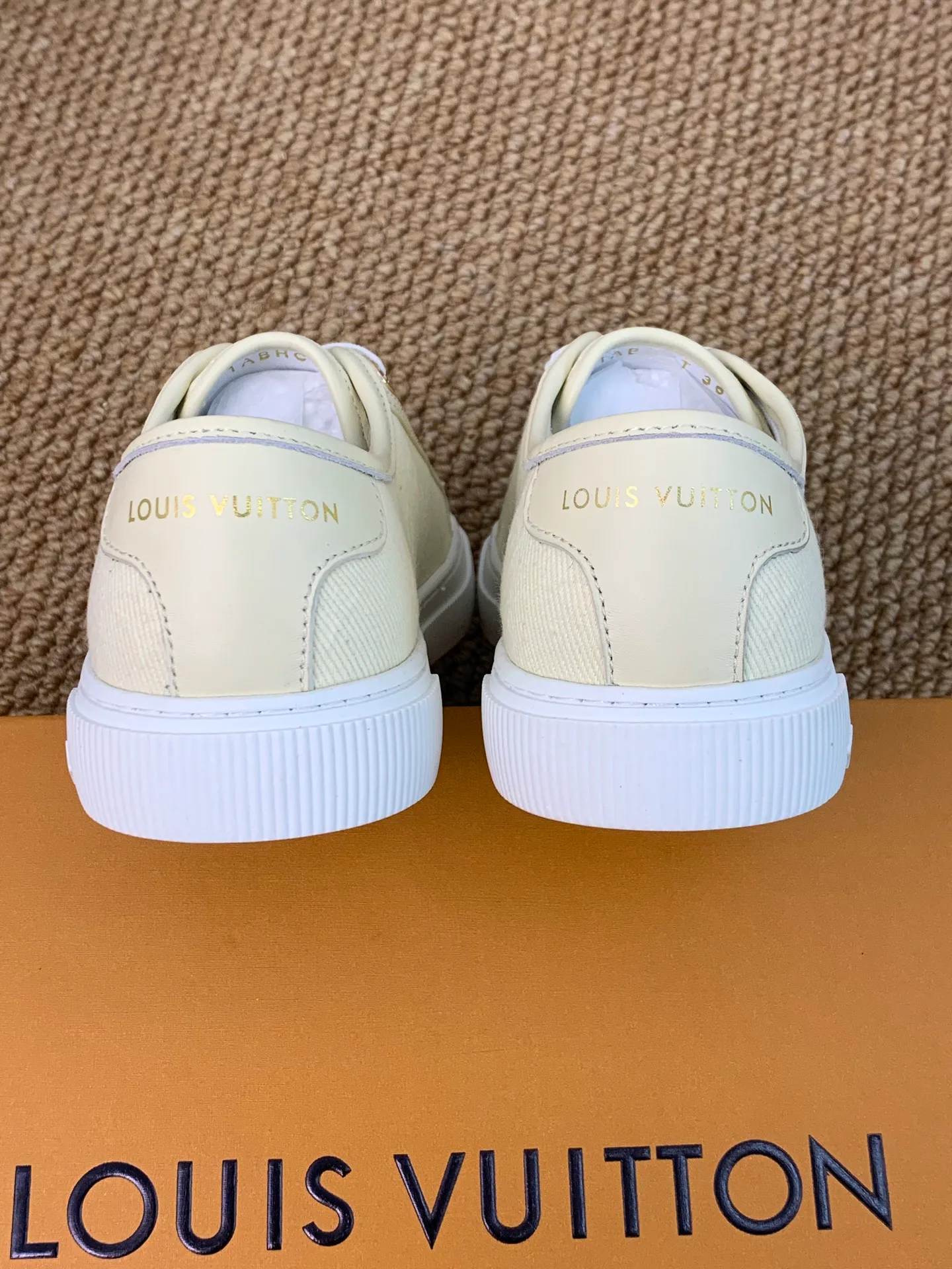 Women's Sneakers LOUIS VUITTON 17545207