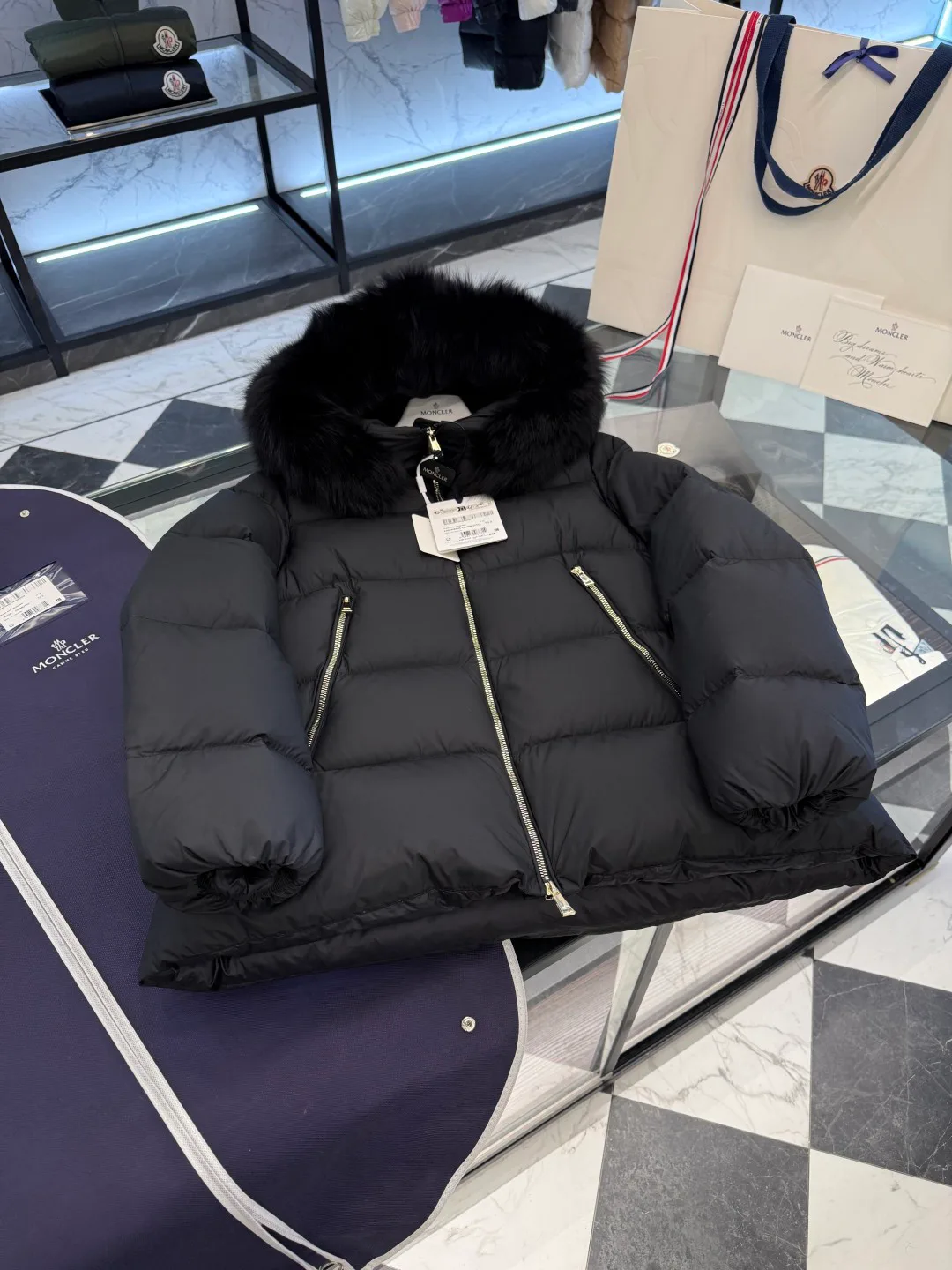 Women's Jackets And Down Jackets MONCLER 18510380