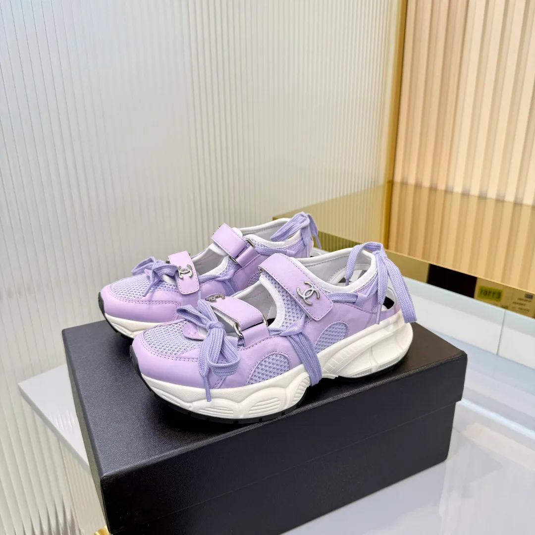 Women's Sneakers CHANEL 18366971