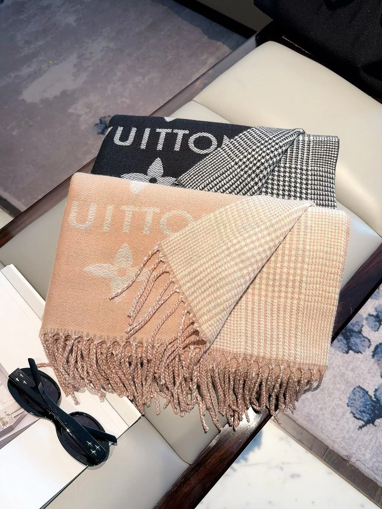 Scarves LOUIS VUITTON 18003018