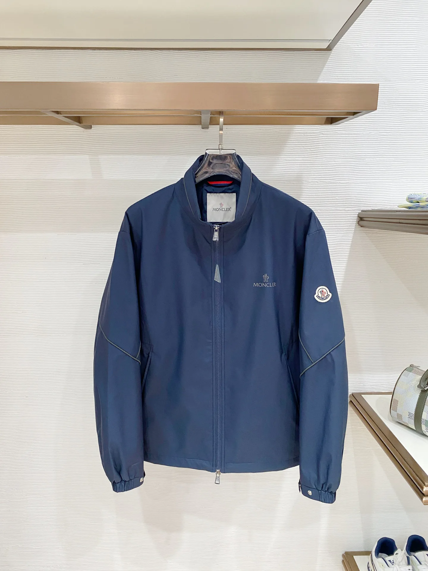 Куртки И Пуховики Мужские Moncler 18618729