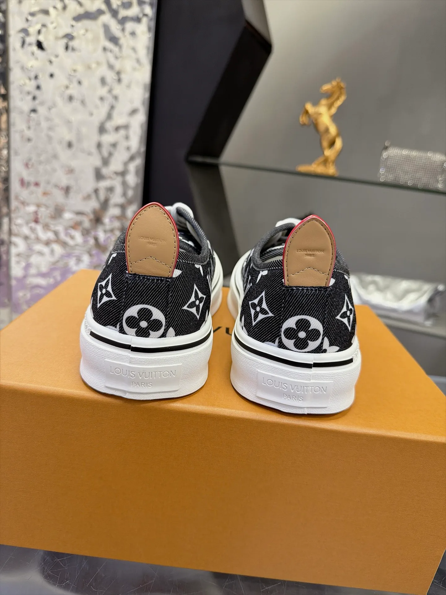 Men's Sneakers LOUIS VUITTON 17930908