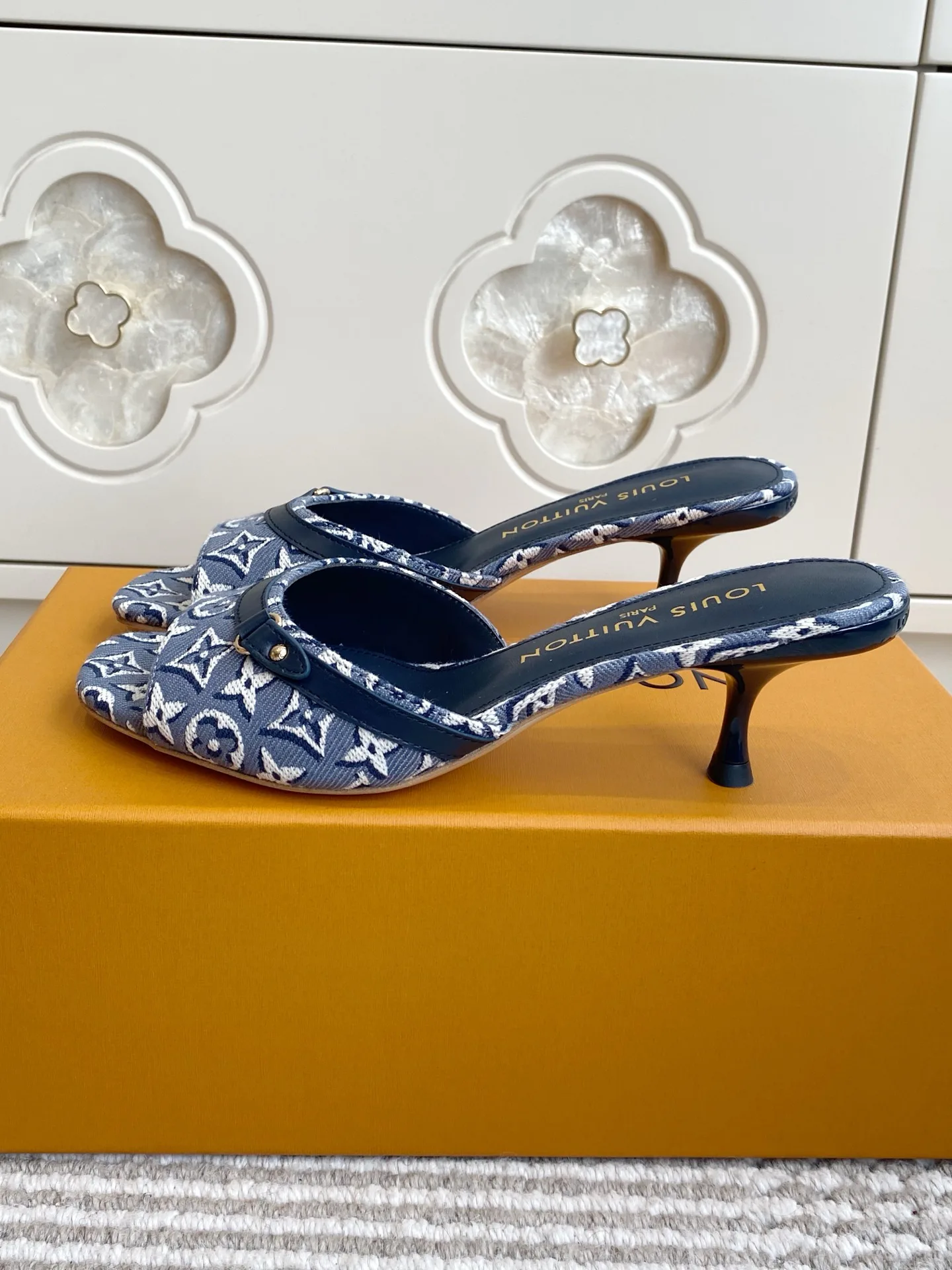 Women's Open-Toe Sandals LOUIS VUITTON 17572132
