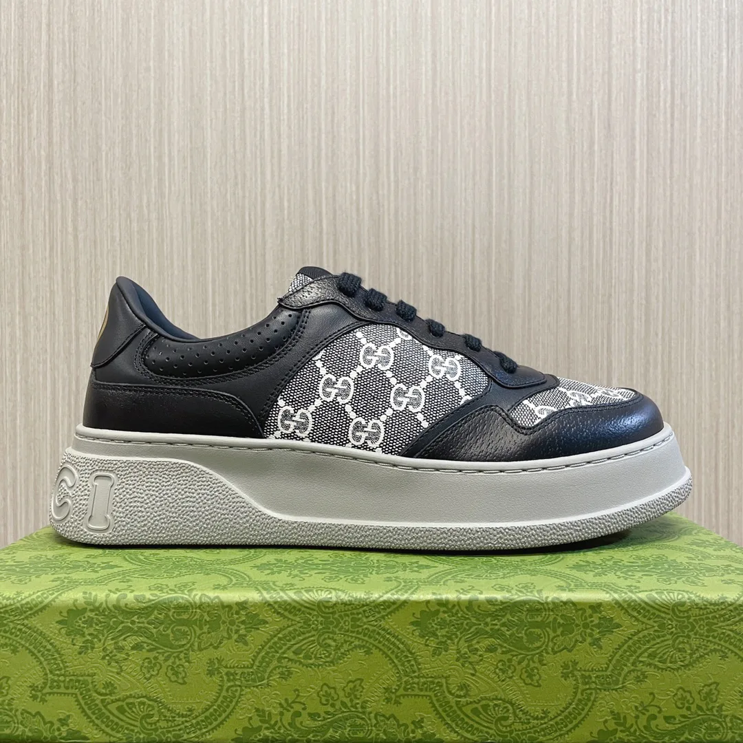 Women's Sneakers GUCCI 18011329
