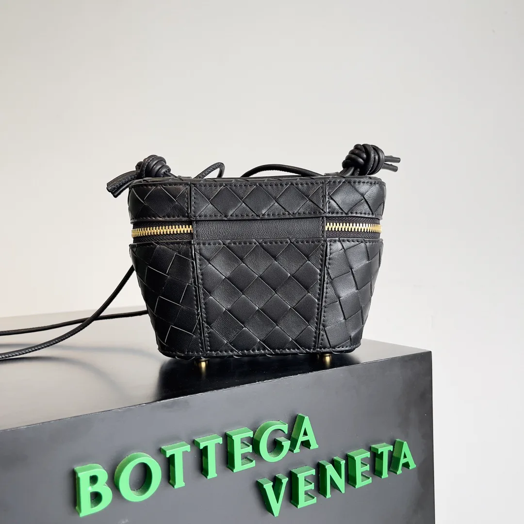 Women's Shoulder Bags BOTTEGA VENETA 17825281