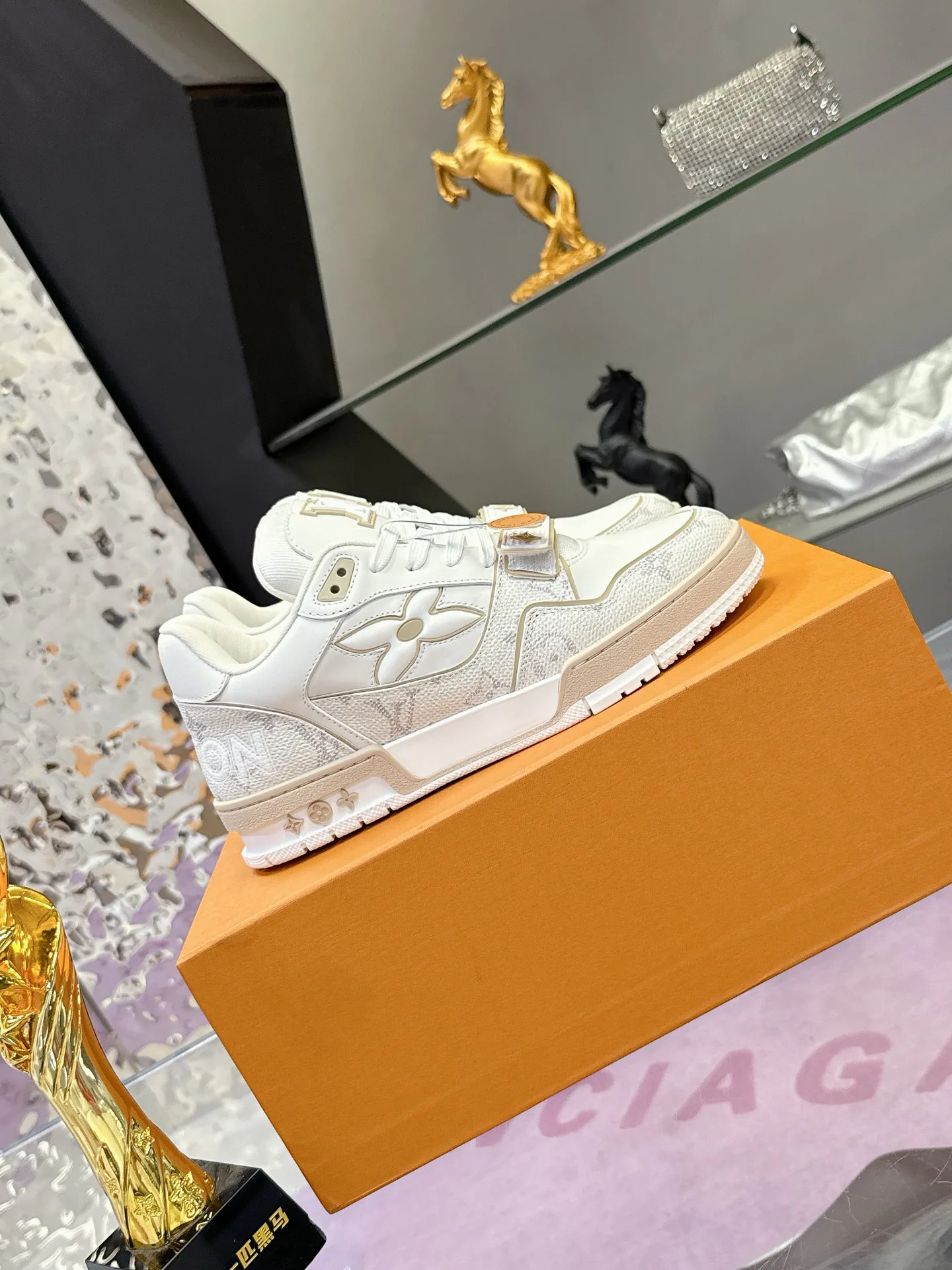 Men's Sneakers LOUIS VUITTON 17740576