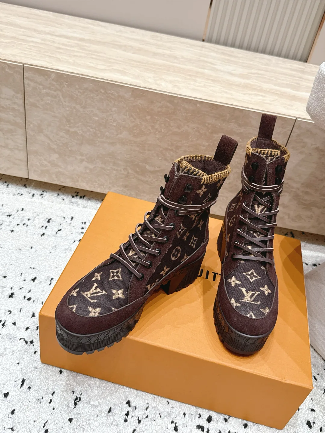 Women's Ankle Boots LOUIS VUITTON 18498036