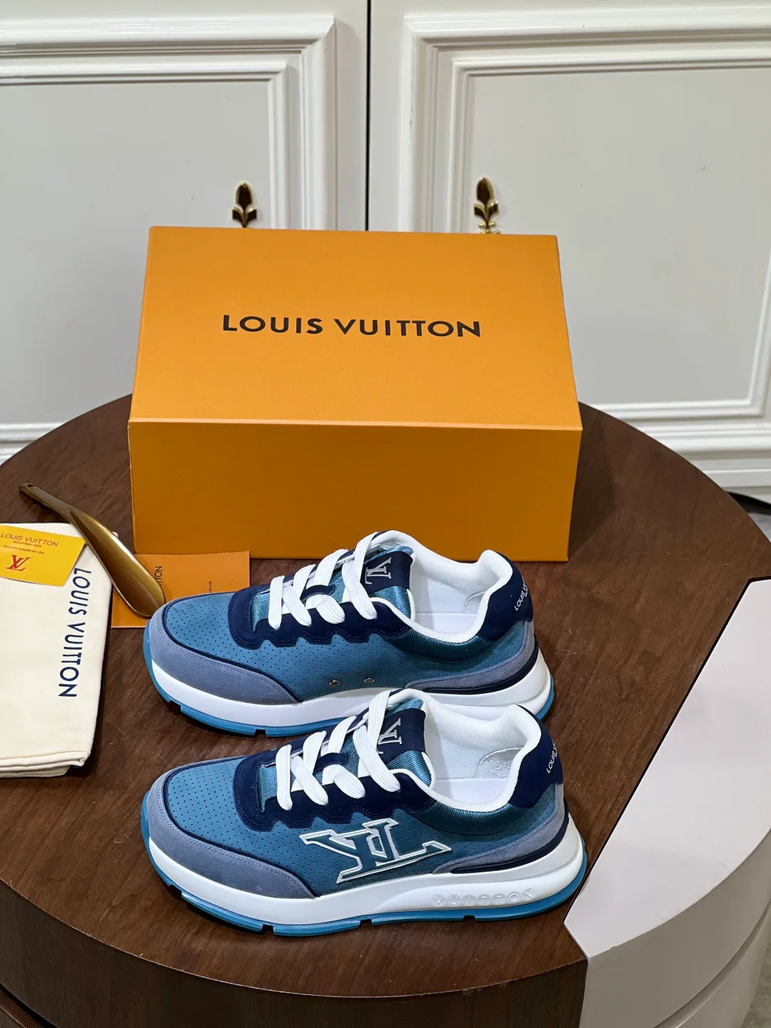 Men's Sneakers LOUIS VUITTON 17460374