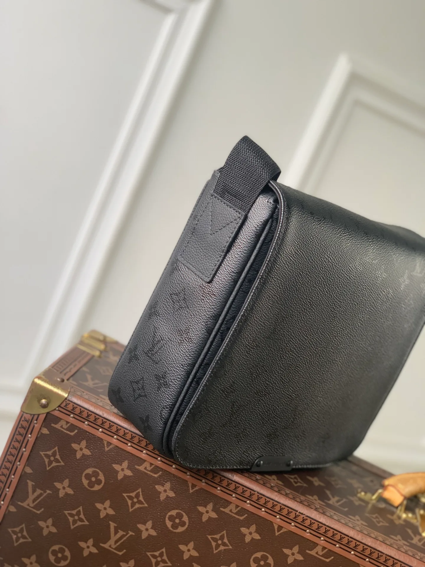 Women's Shoulder Bags LOUIS VUITTON 18147470