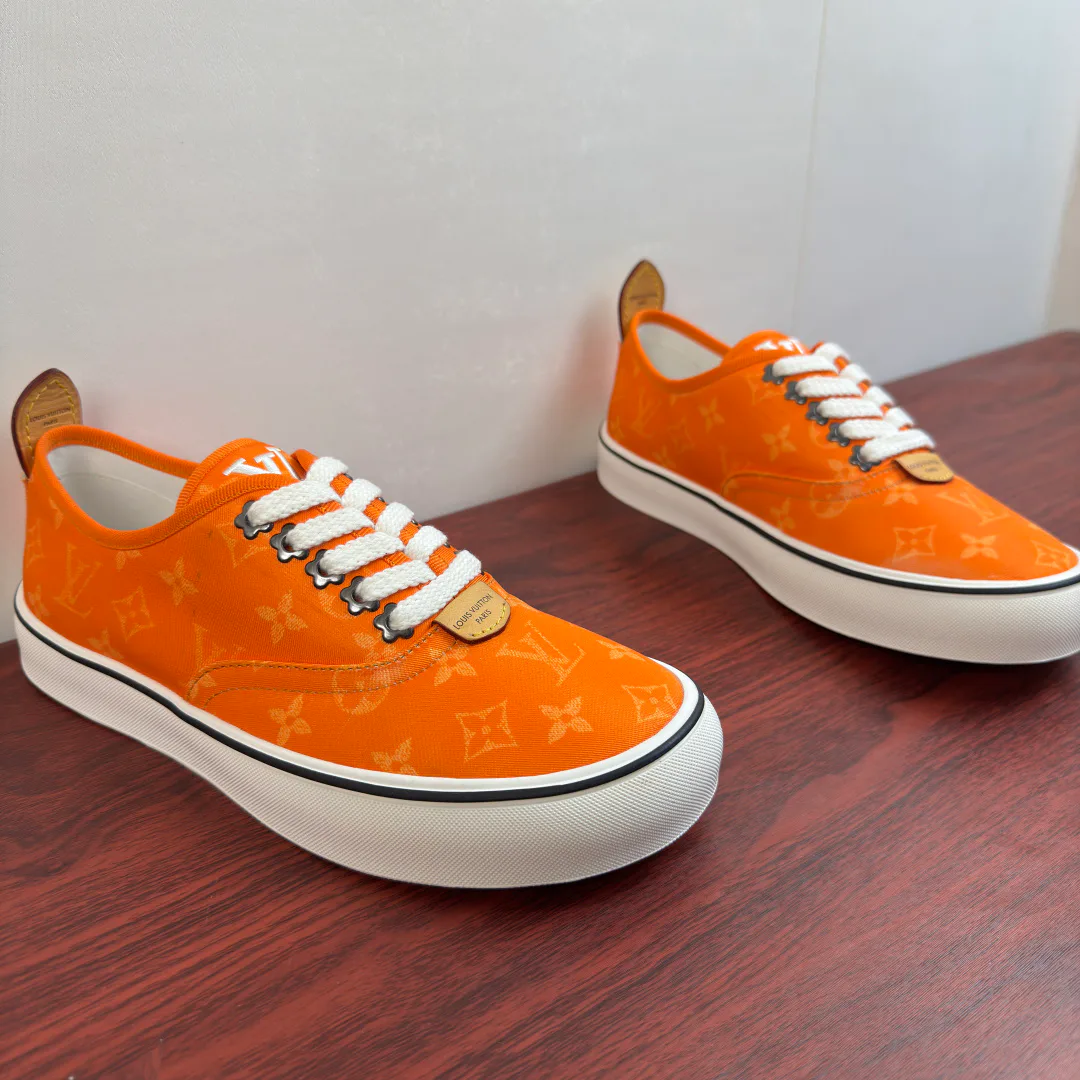 Men's Sneakers LOUIS VUITTON 18100535