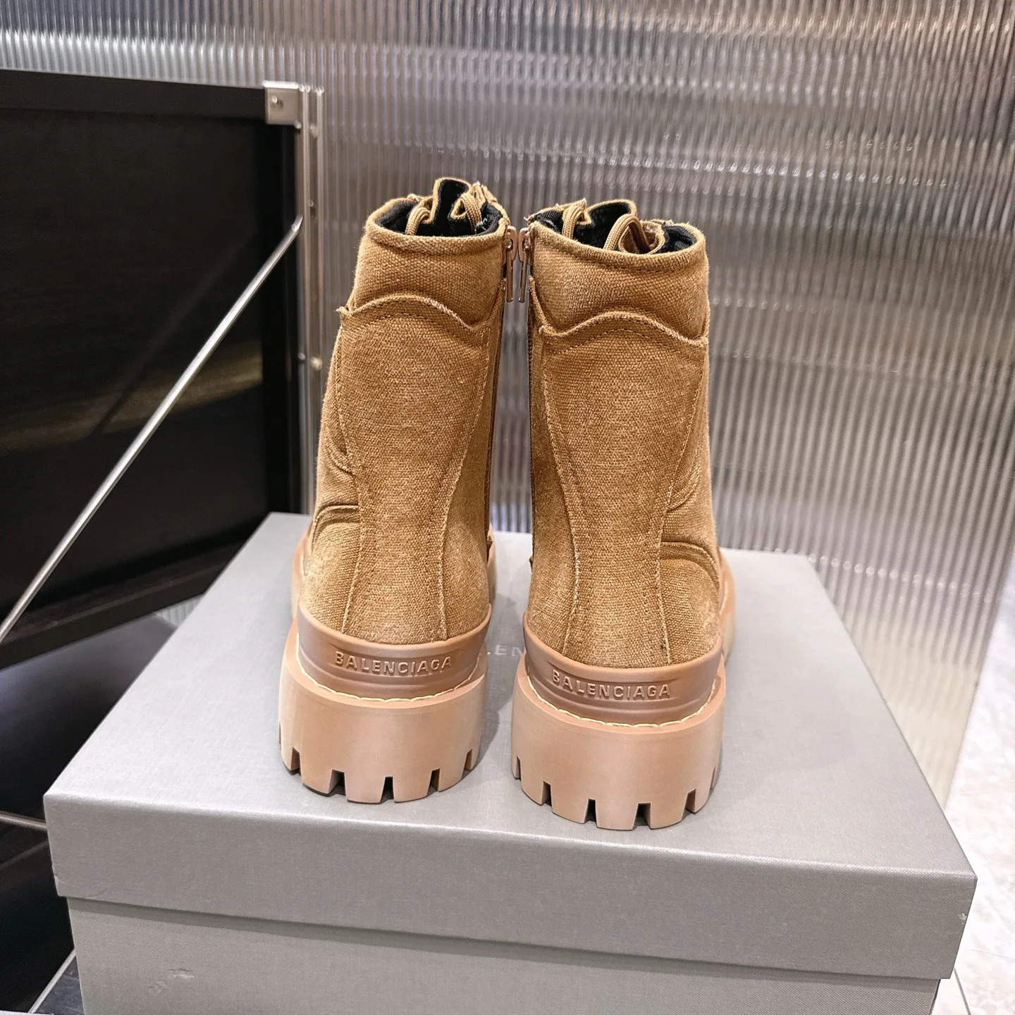 Ботинки Мужские Balenciaga 18598036