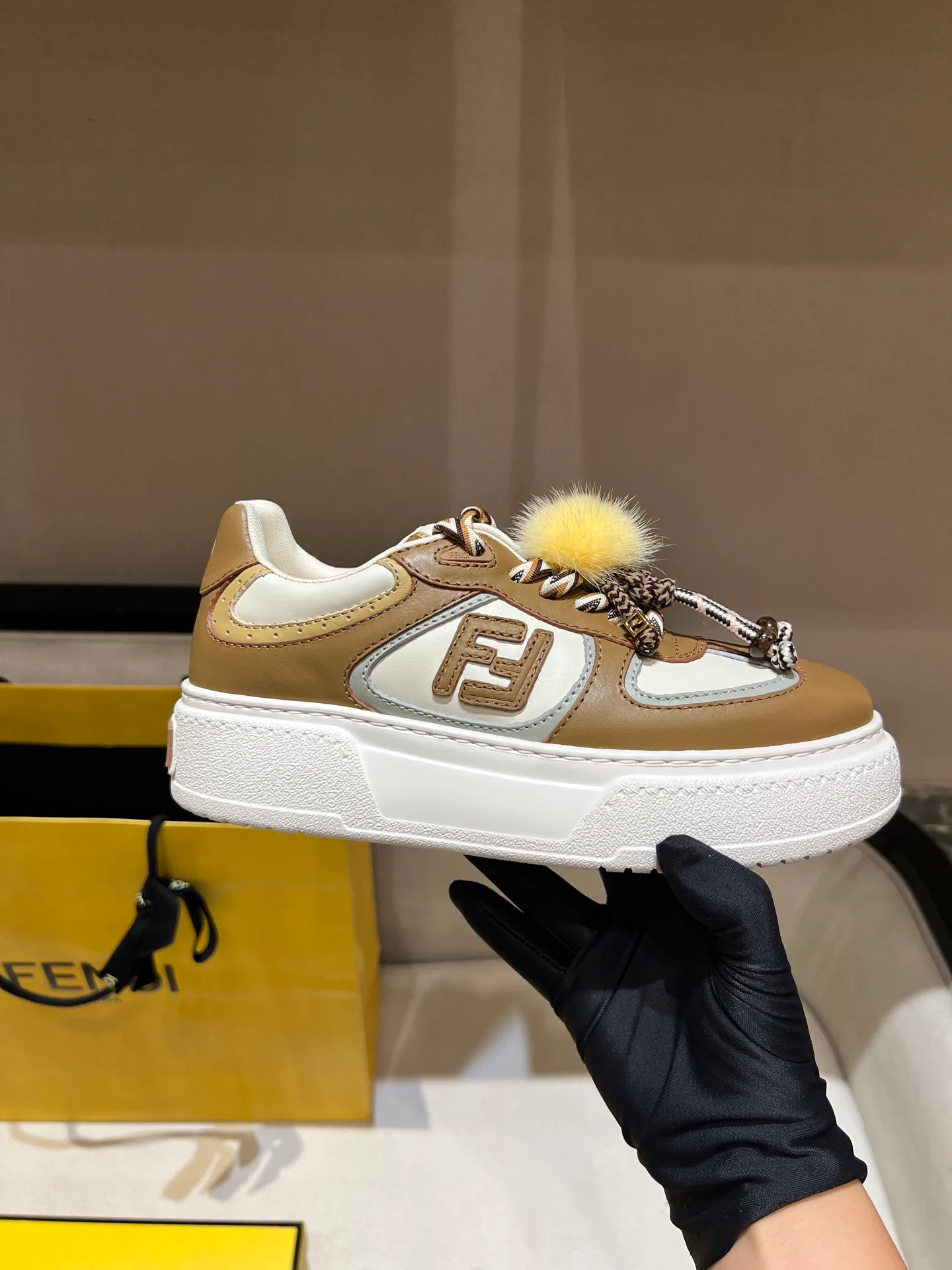 Women's Sneakers FENDI 18020656