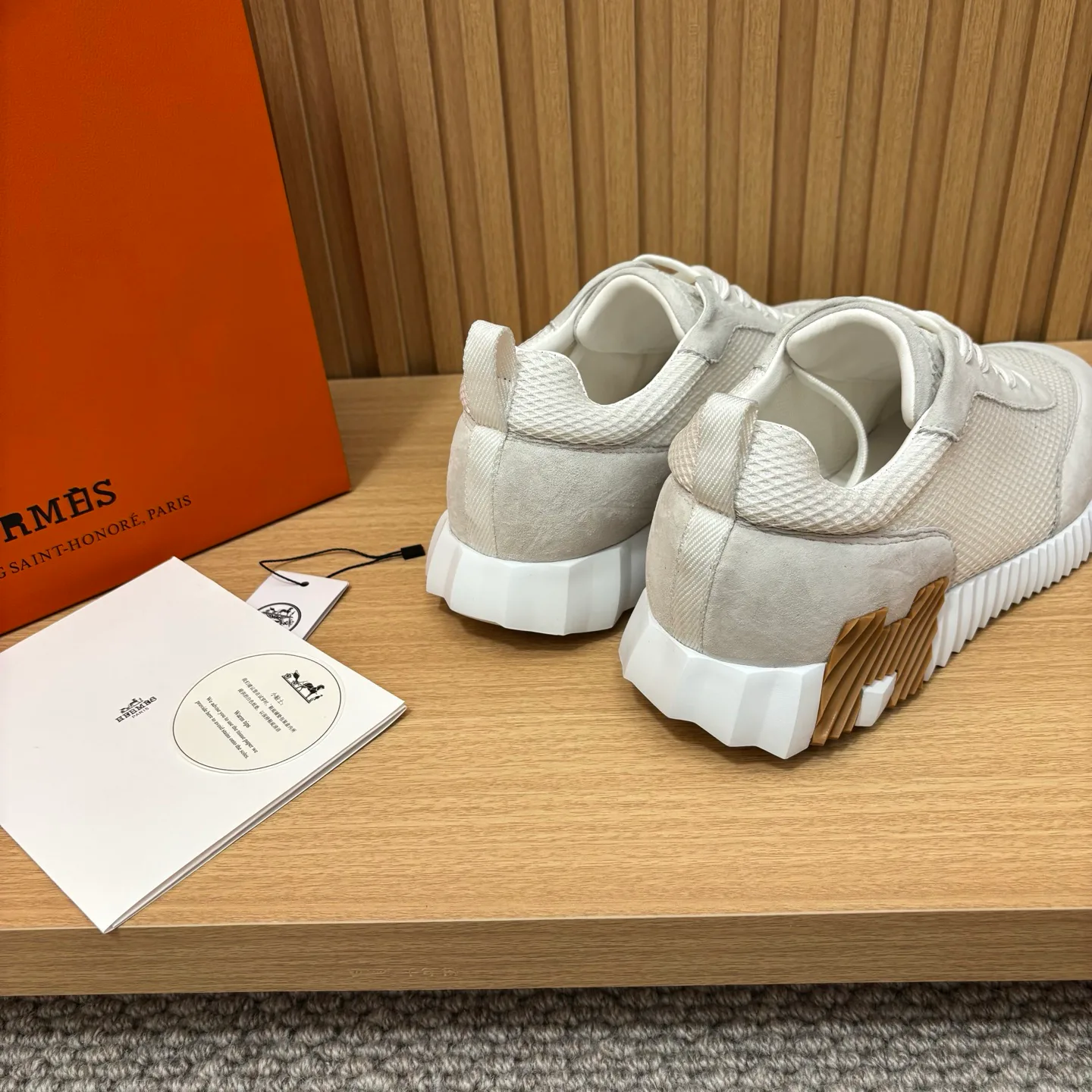 Women's Sneakers LOUIS VUITTON 18438921