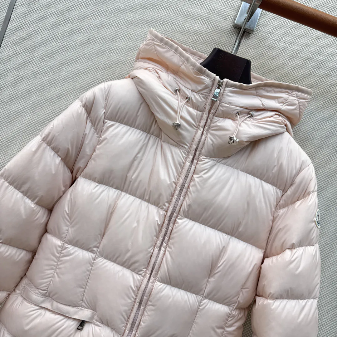 Women's Jackets And Down Jackets MONCLER 18225560